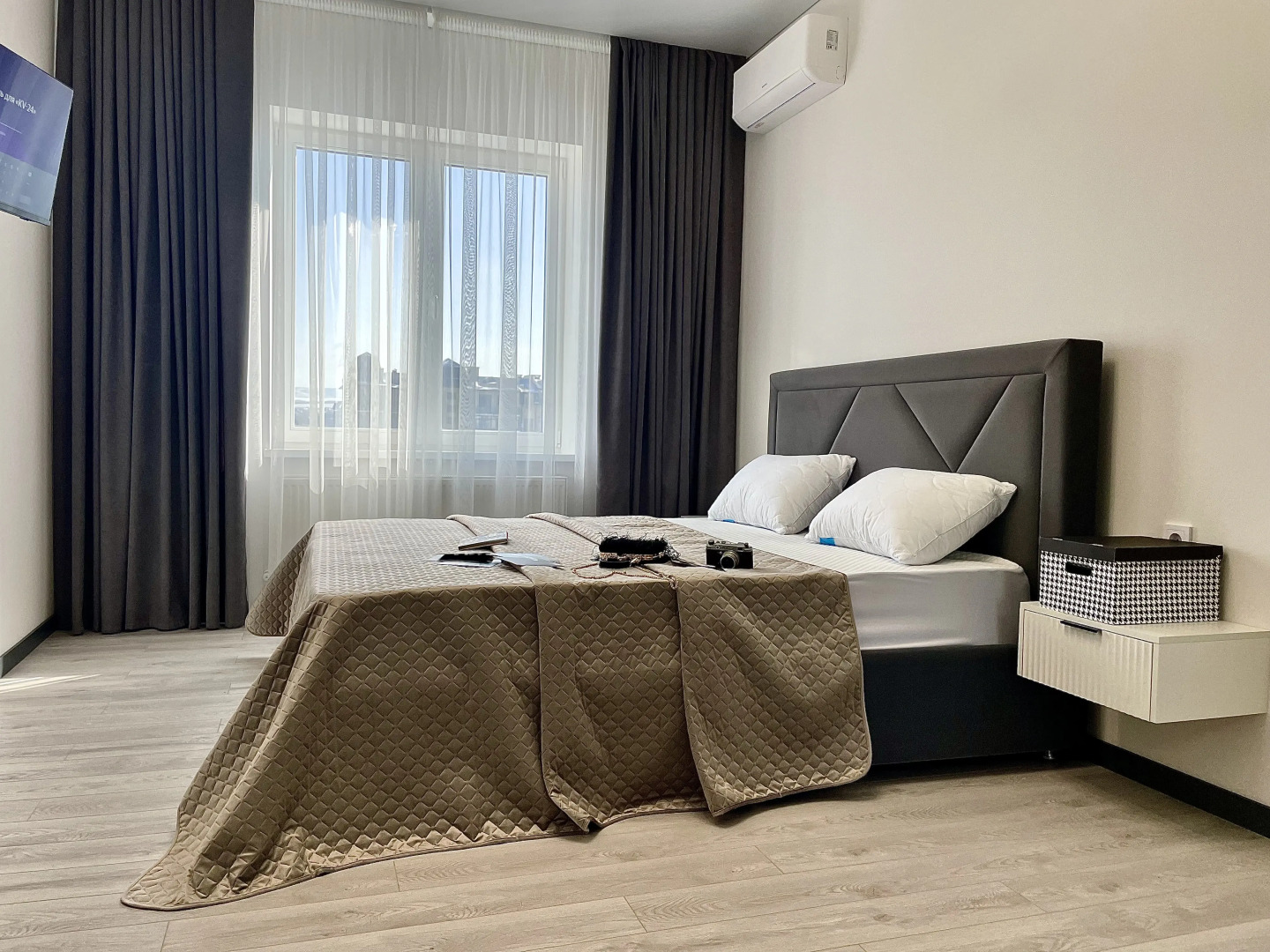 Квартира Двухкомнатный Лофт с Панорамным Видом на Город и Парк