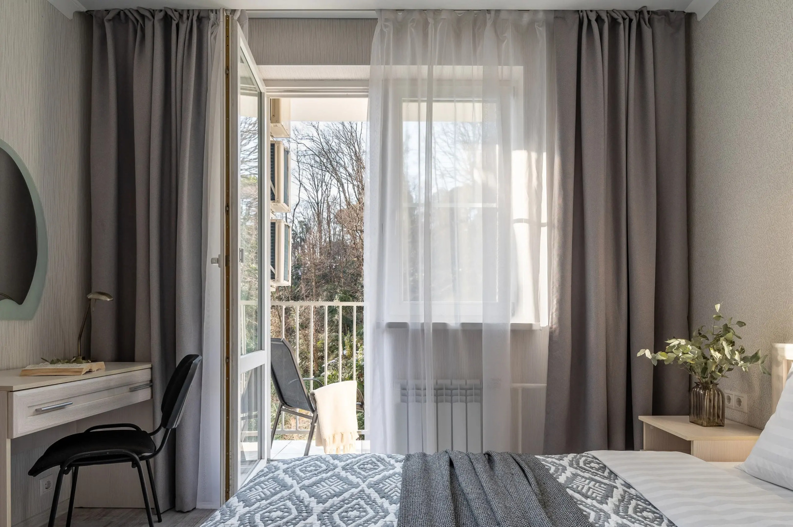 Апартаменты Дом у Дендрария Red apartments Сальвия