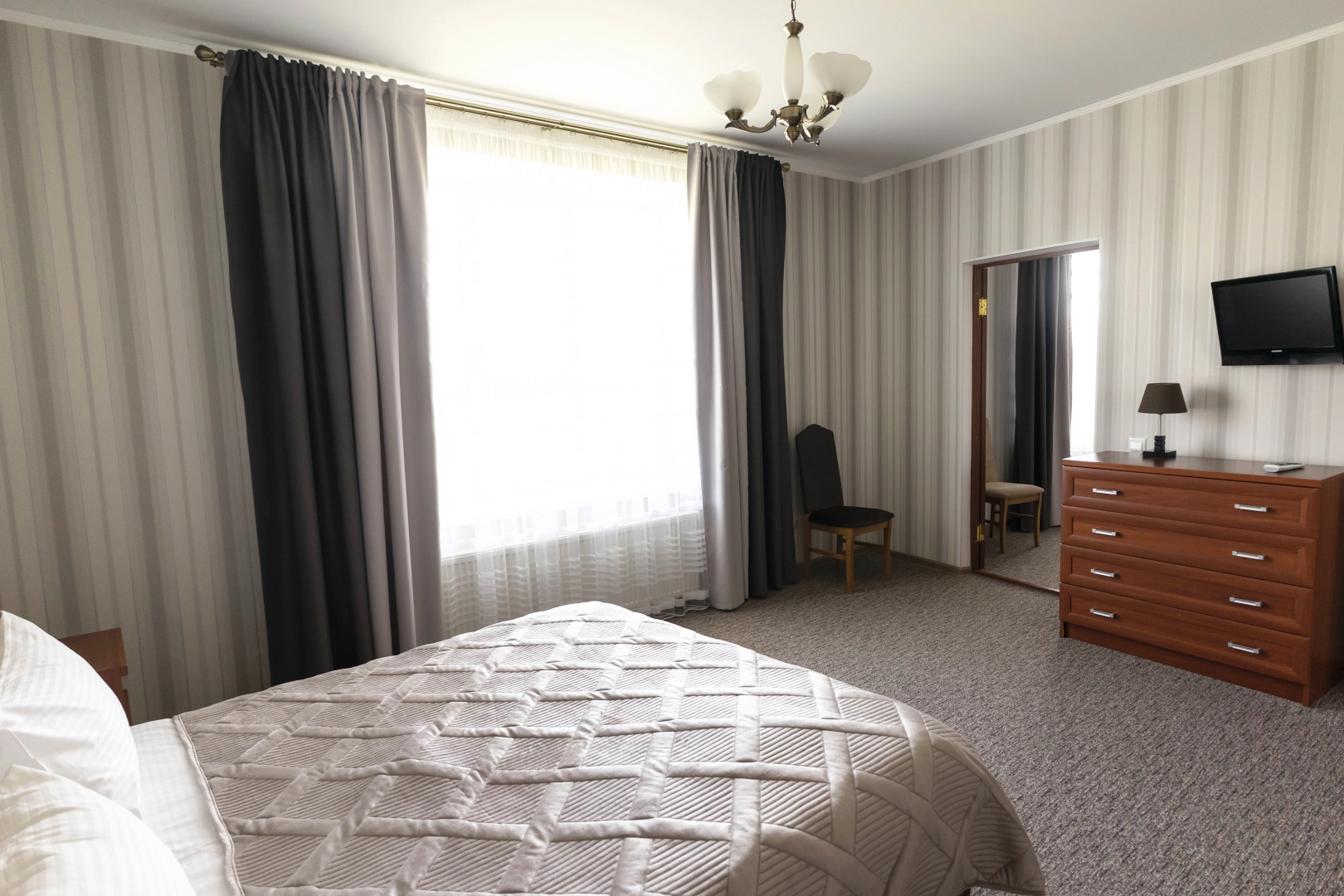 Отель Корона