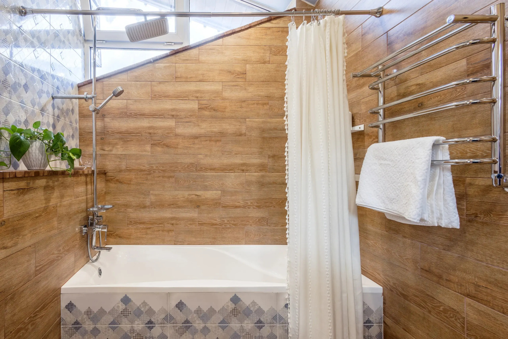 Частный дом у сквера в центре Поляны