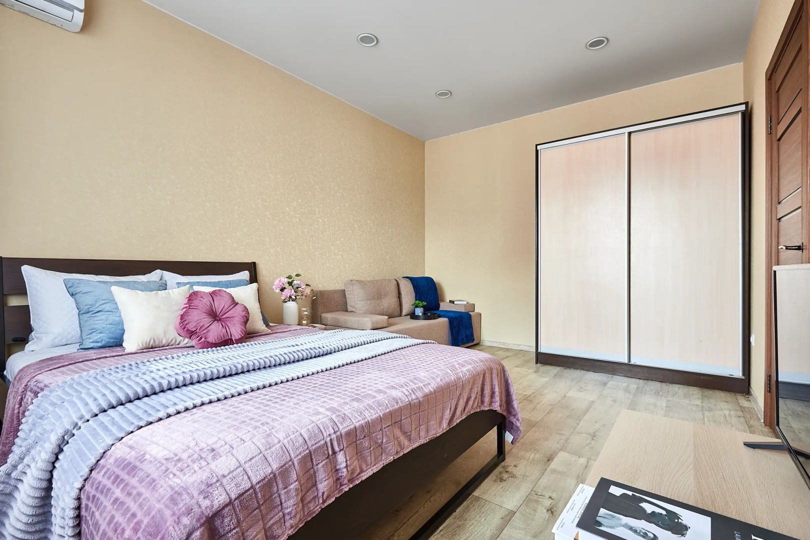 Квартира Нежность на Бочарникова, Yana Apart