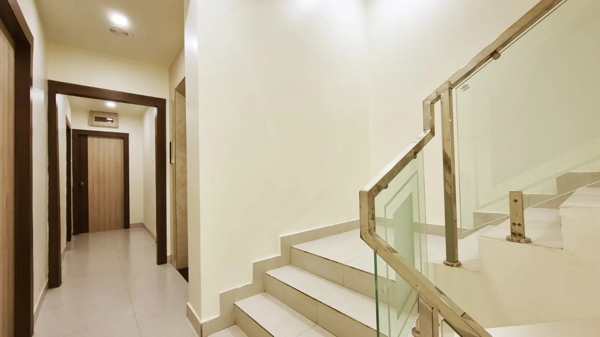 Отель Best Inn By Book Meri