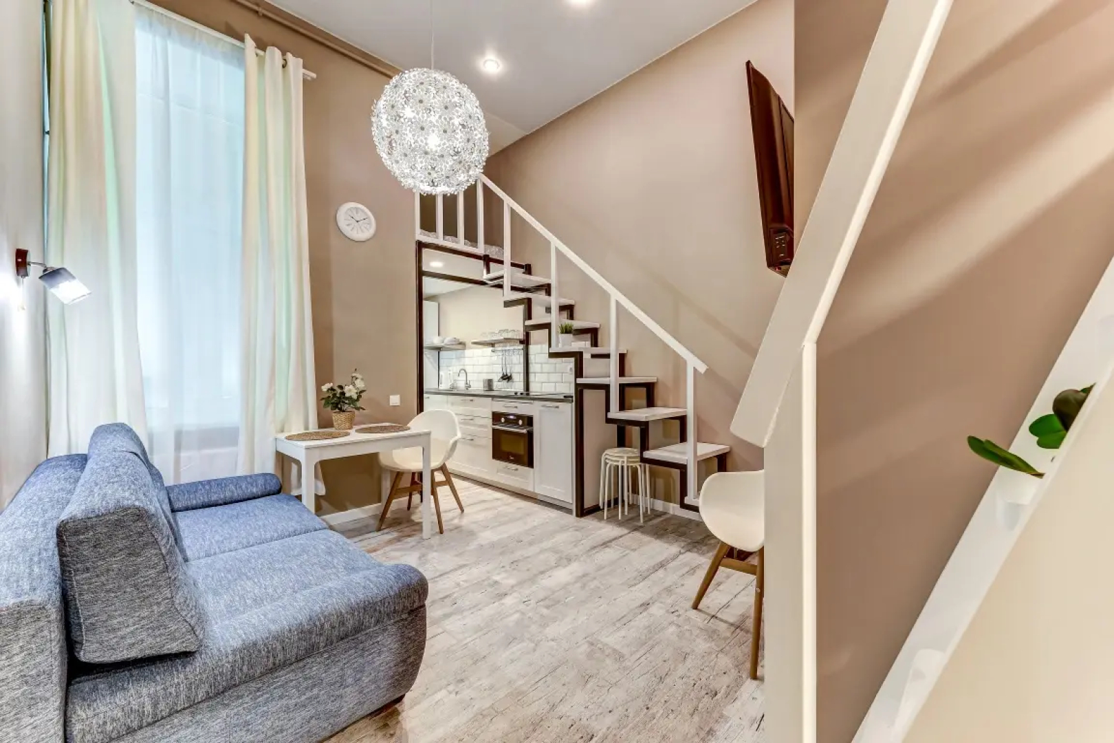 Апартаменты SweetHome на Мойке 40