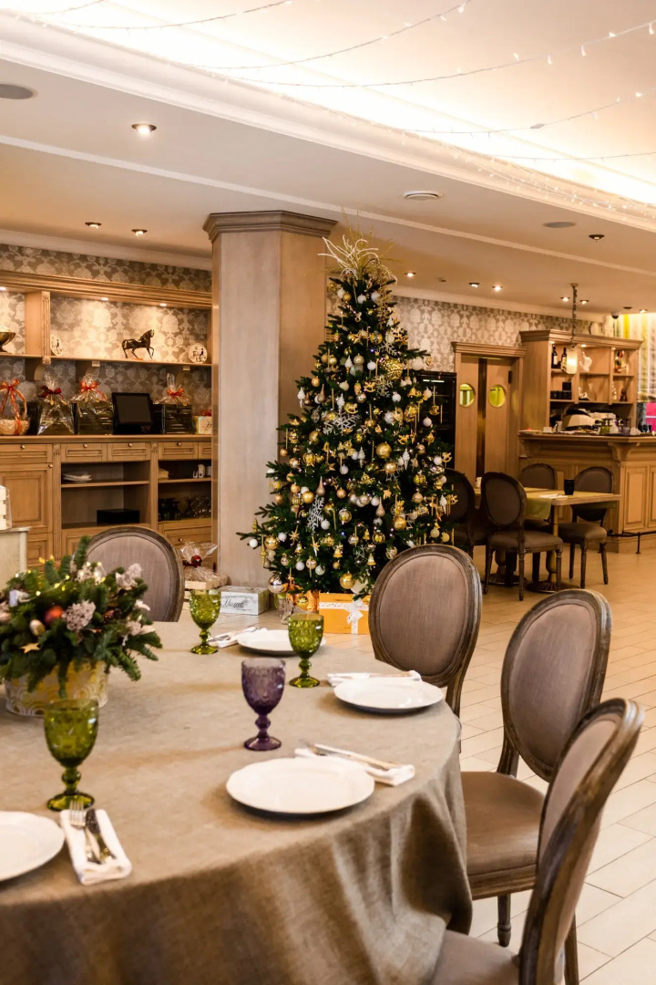 Отель Левада