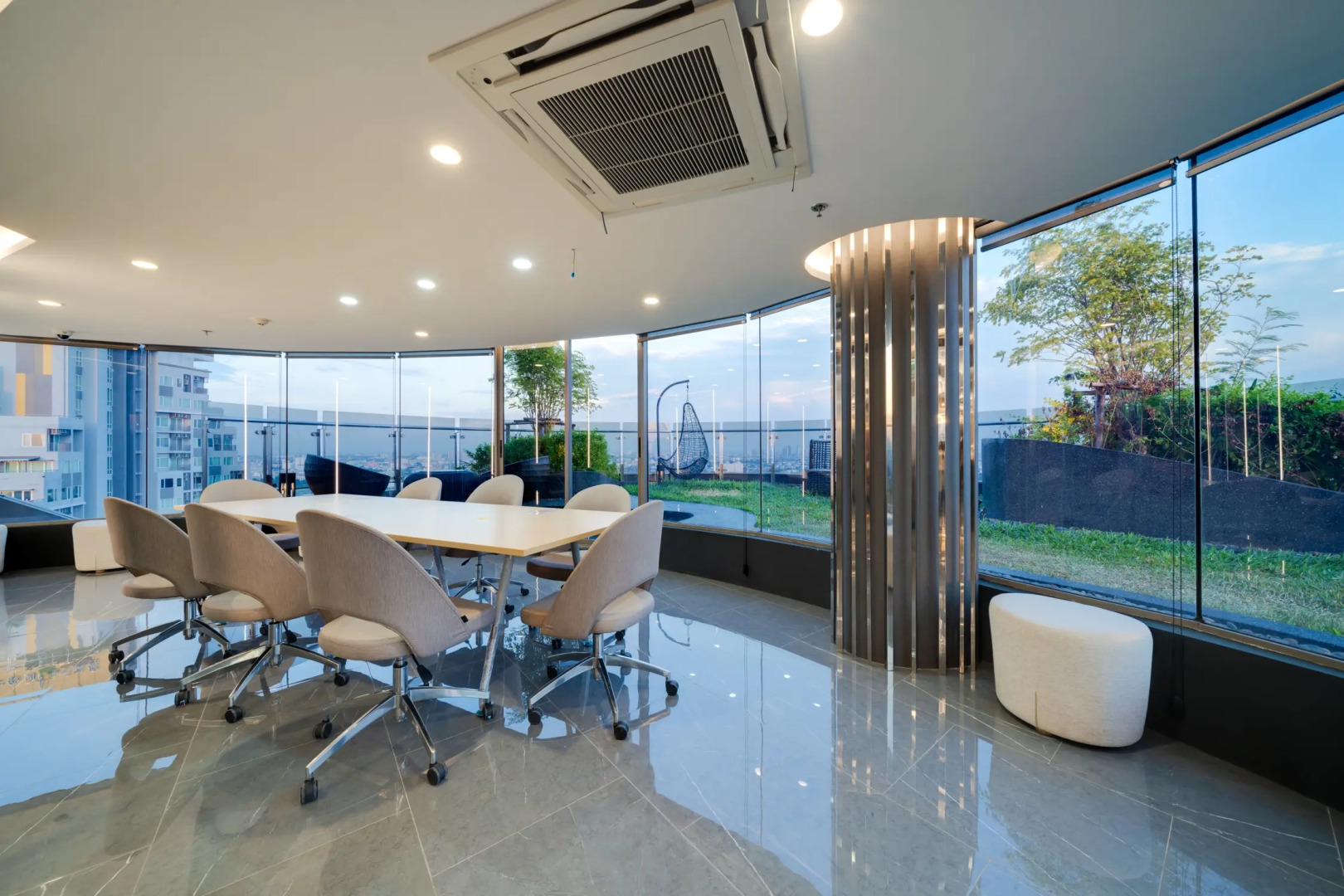 Отель Oakwood Suites Tiwanon Bangkok