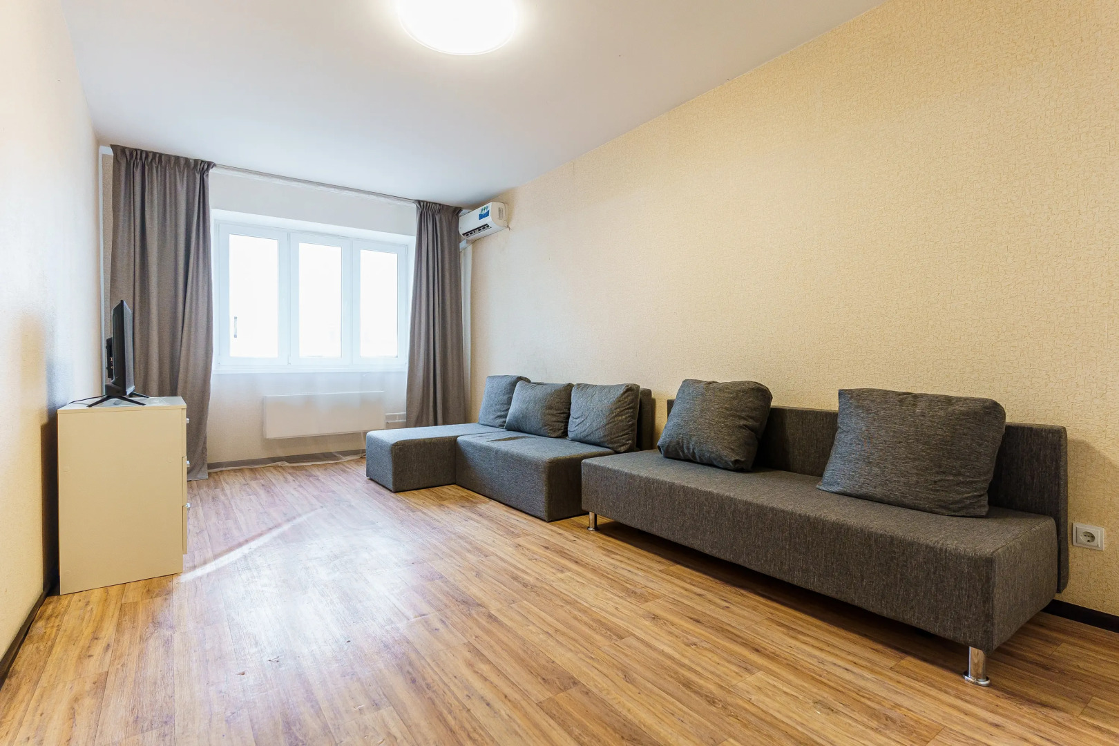 Апартаменты двух-комнатные в центральном районе Новороссийска от LetoApart