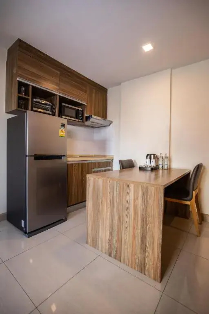 Отель Ramada by Wyndham Bangkok Ten Ekamai Residences