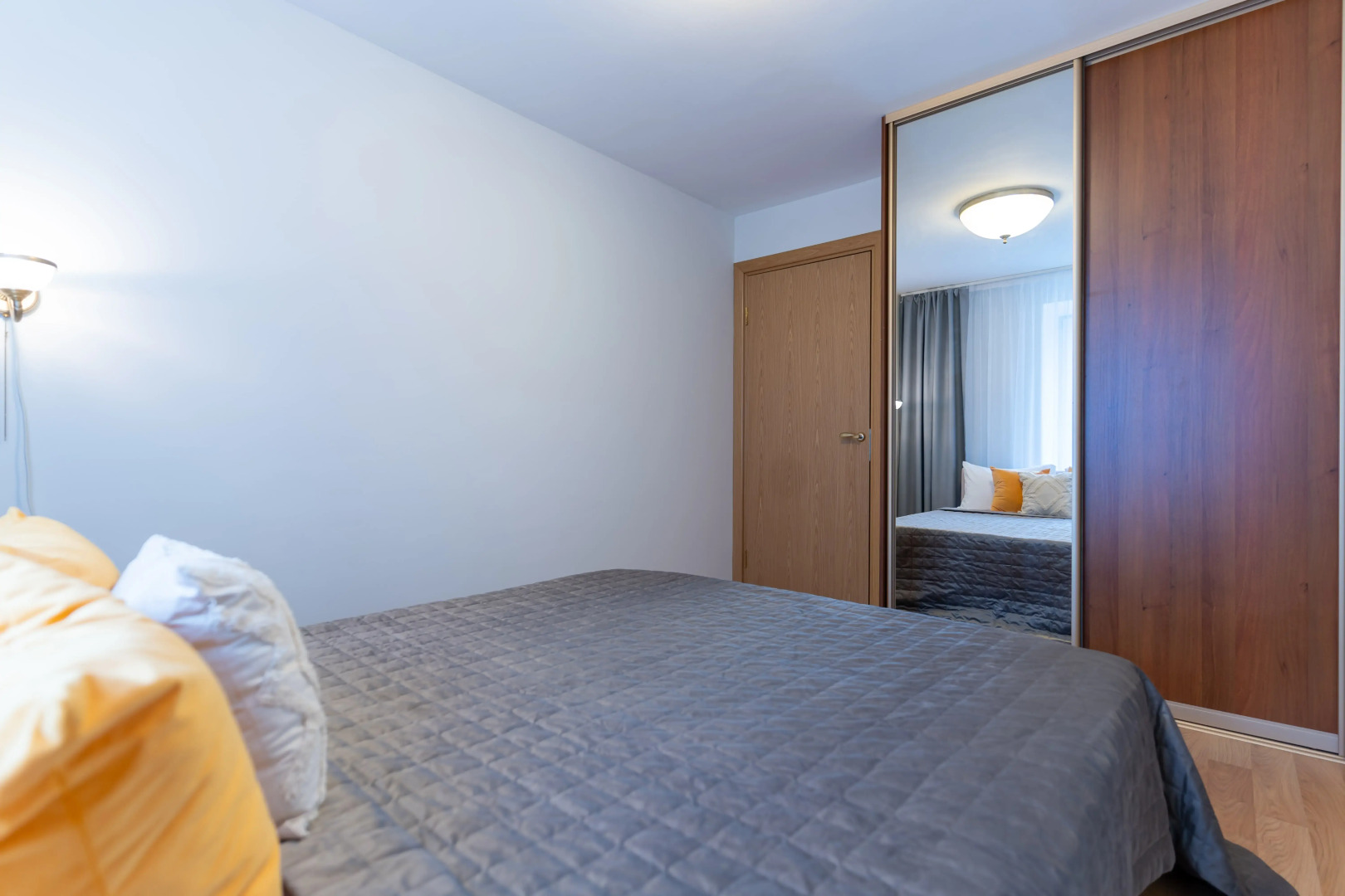 Апартаменты Трёхкомнатные с джакузи на Антона Валека 12