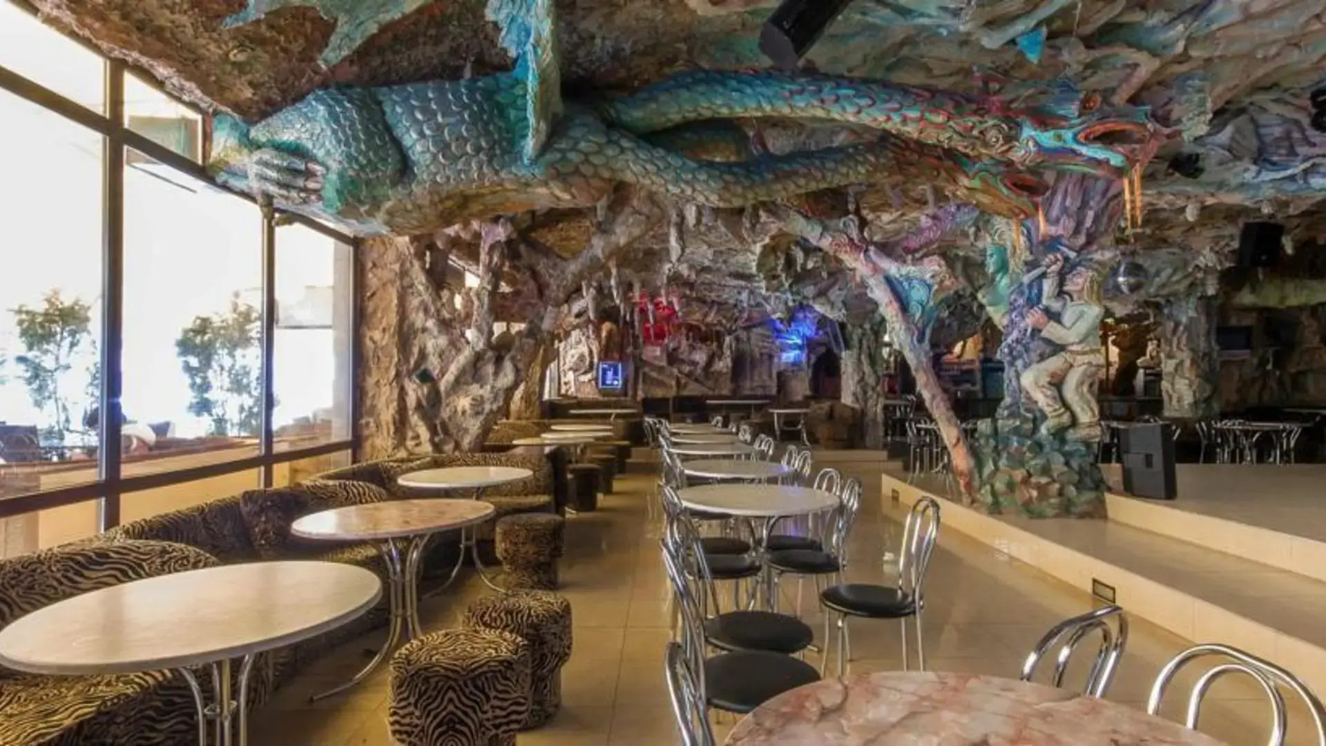 Отель Пещера