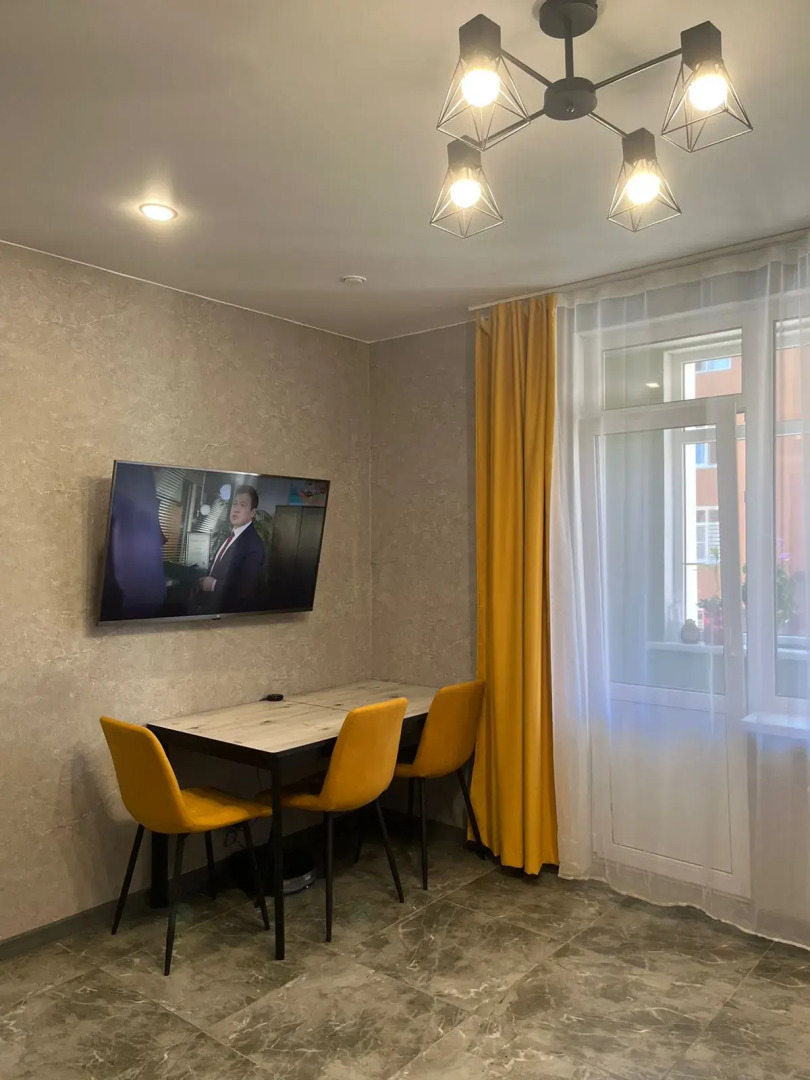 Квартира современная трехкомнатная в Великом Новгороде