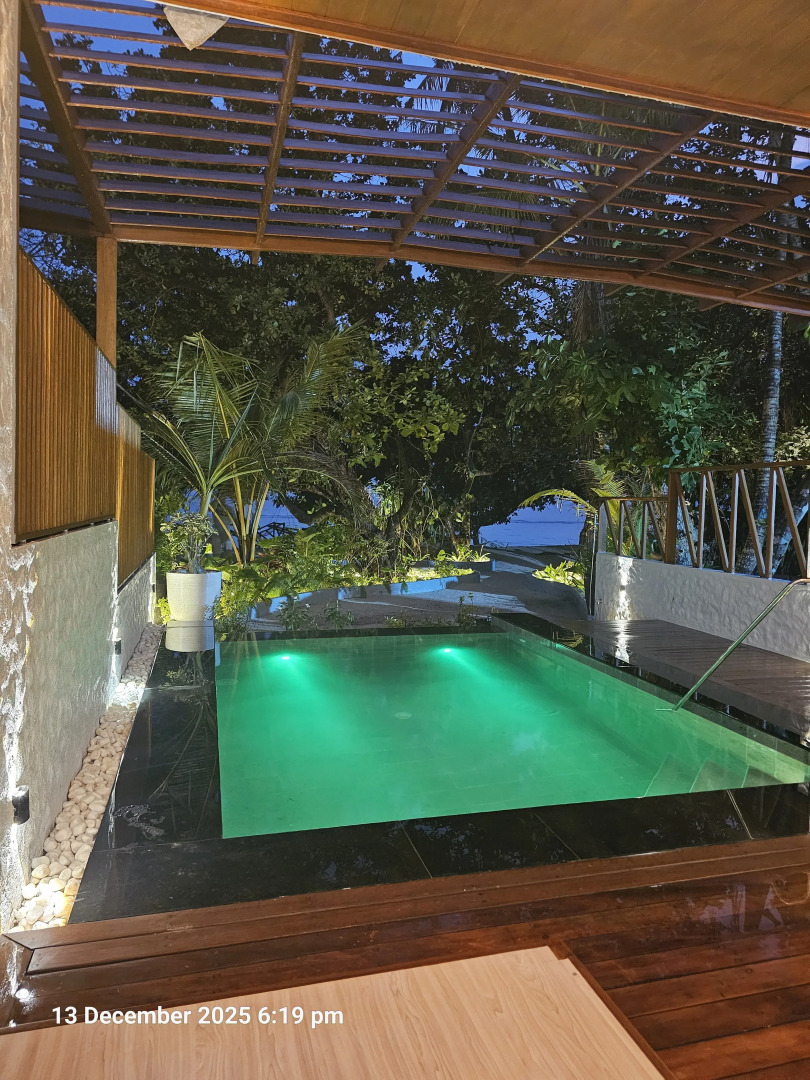 Отель Island Luxury Retreat Maalhos