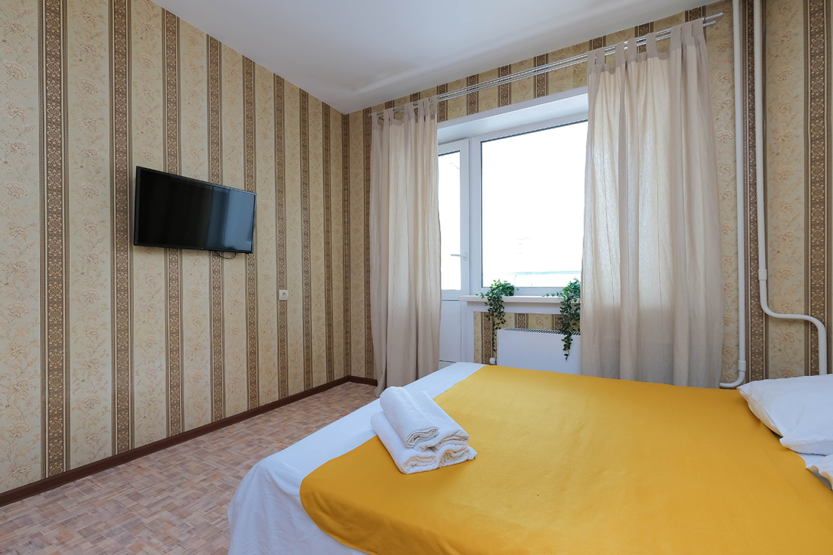 Квартира рядом с Мнтк им. Федорова и Ск Заря