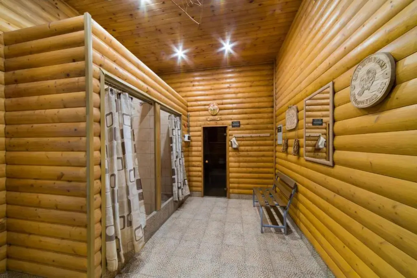 Гостиничный комплекс История