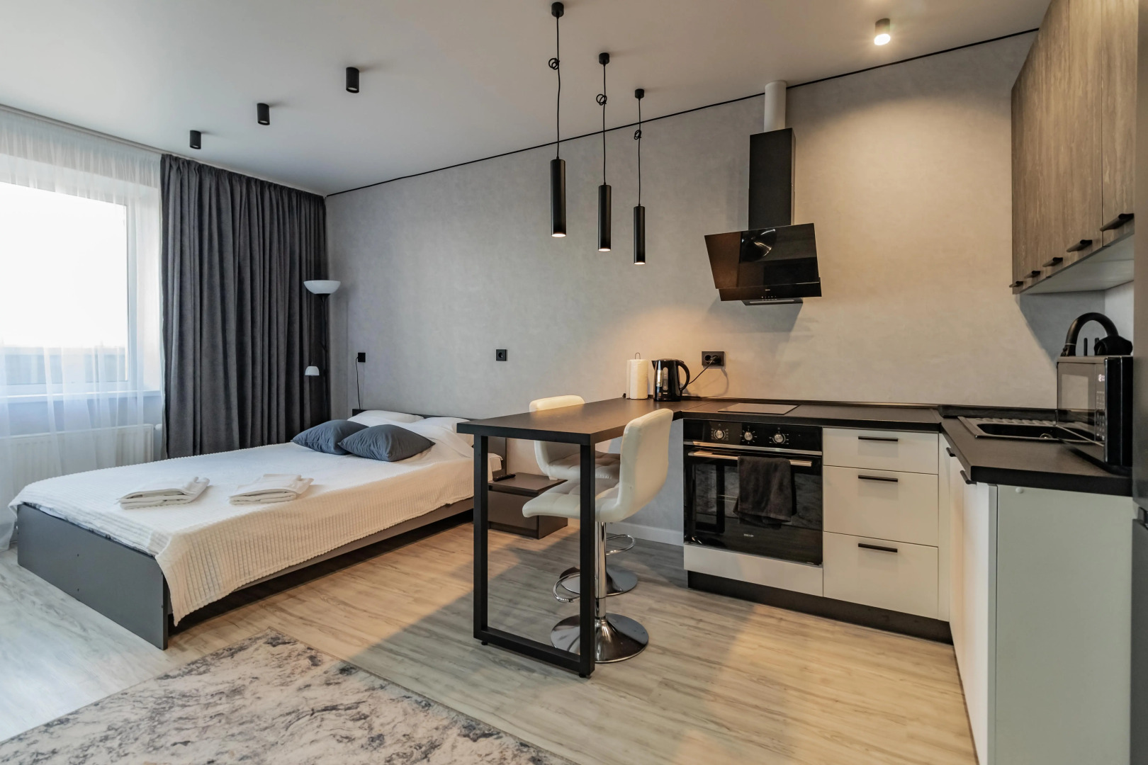 Квартира Нoвaя студия pacположена в ЖK Pиверсaйд Академ. В тихом зеленом дворе на берегу реки Миасс