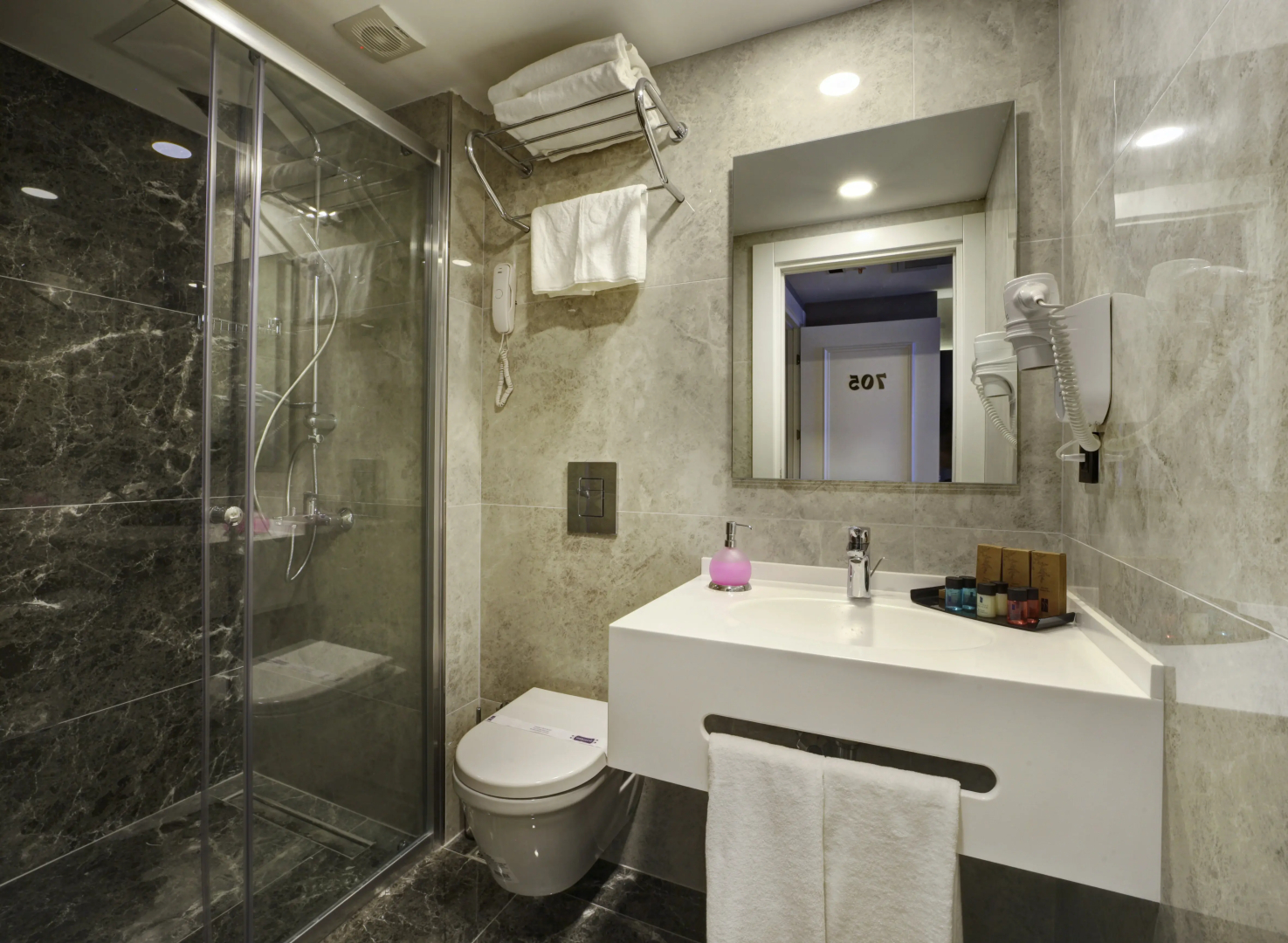 Отель Dora Pera