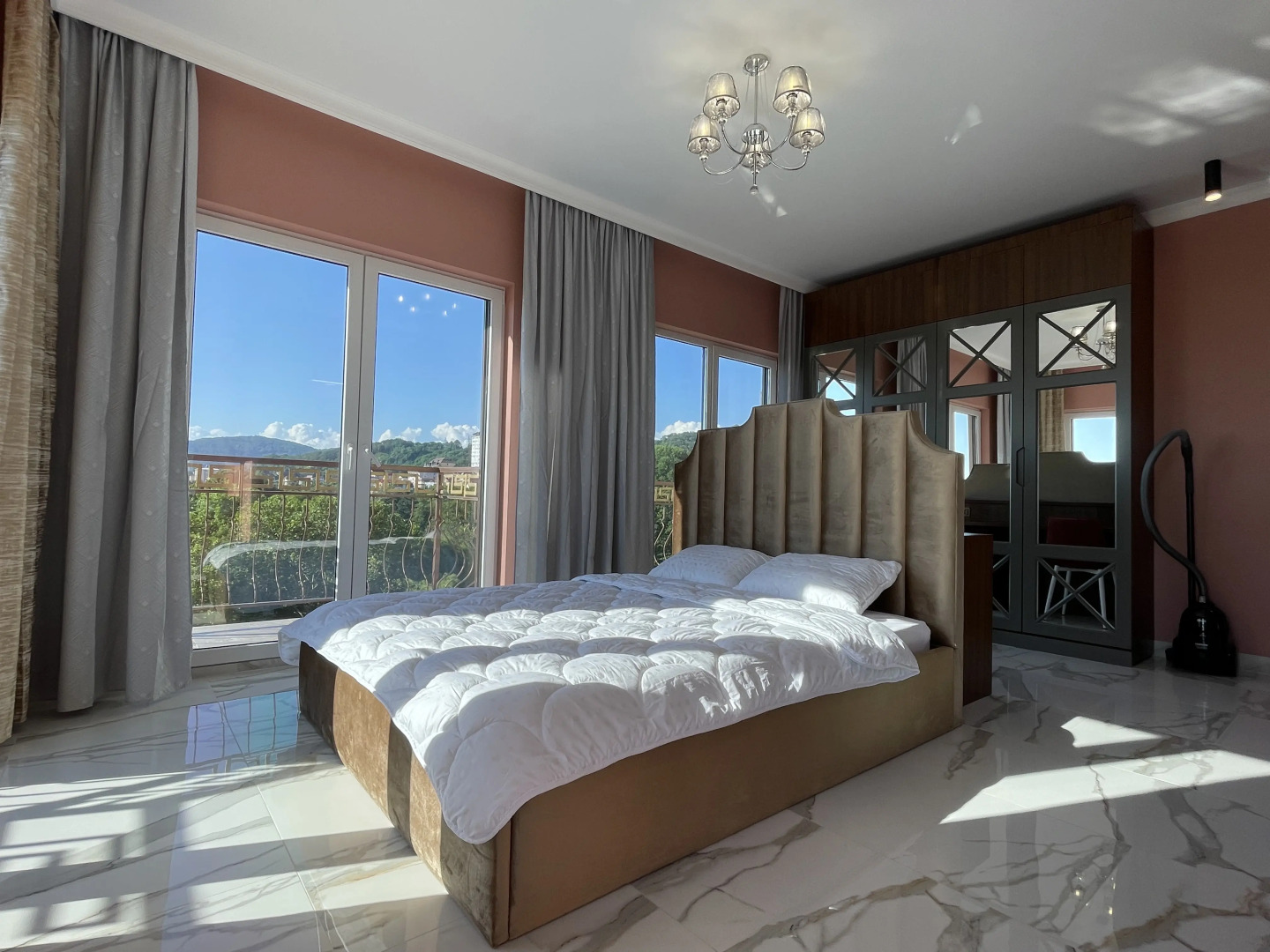 Апартаменты 3-комн. ЖК Корона Дизайнерский ремонт