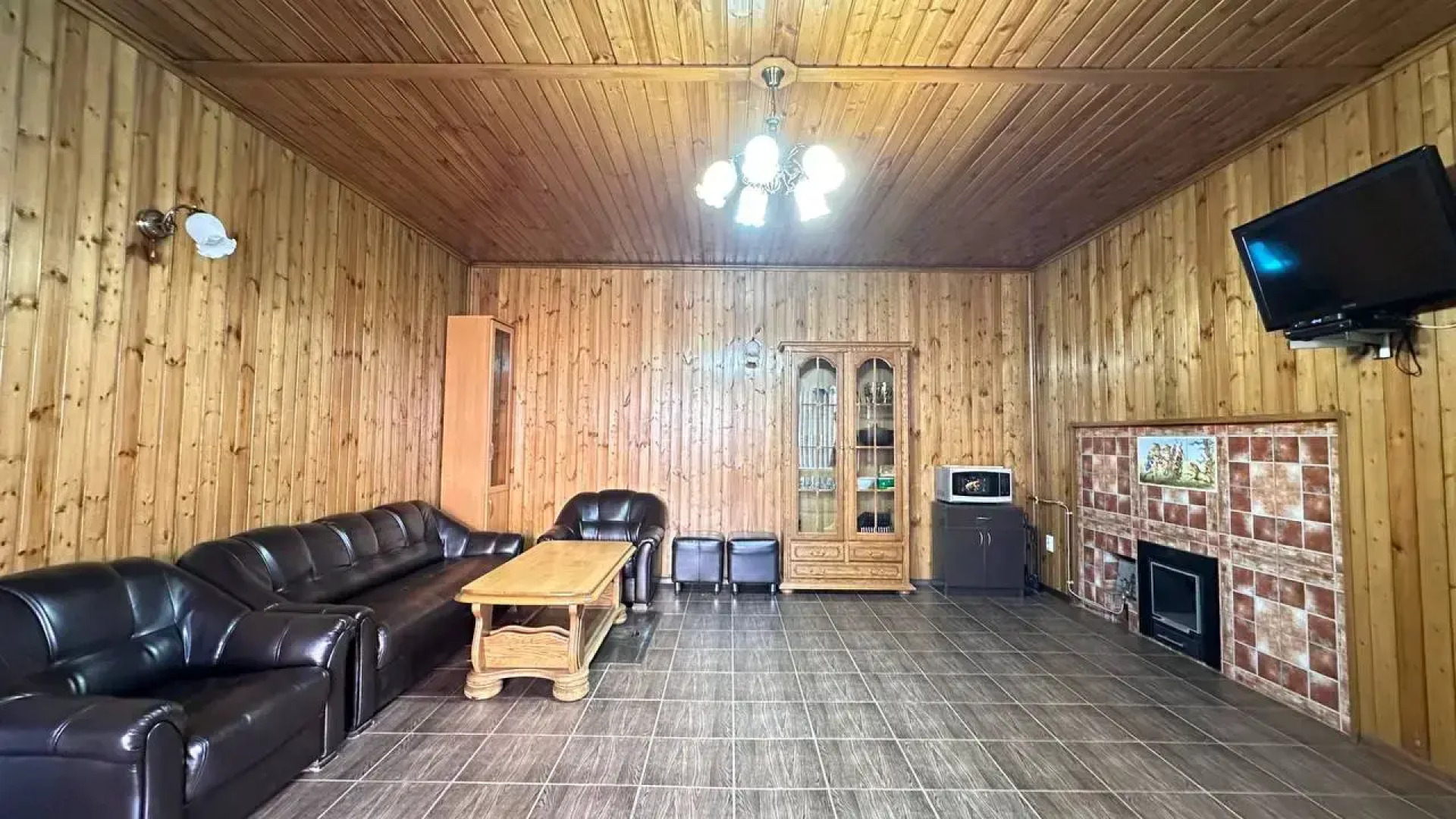 Частный дом с бассейном