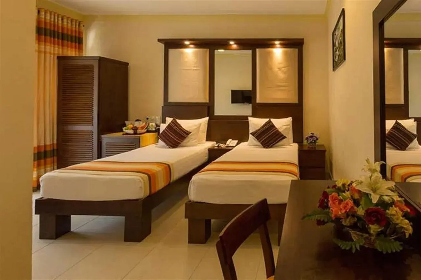 Отель Oak Ray Serene Garden Hotel