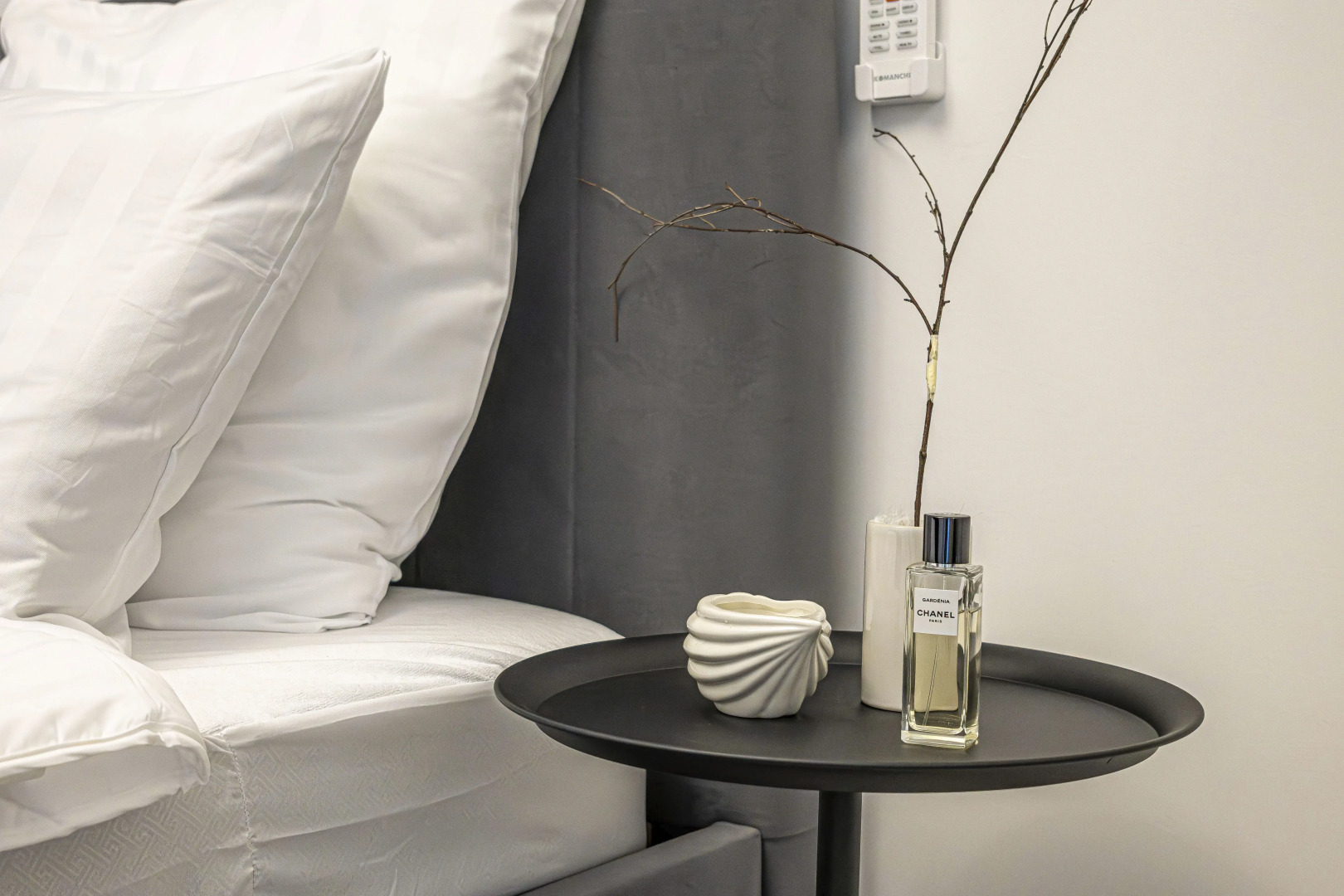 4flats MONOCHROME Квартира у набережной Невы в ЖК бизнес-класса