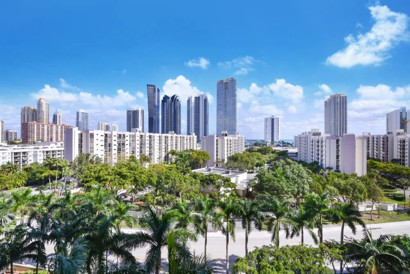 Апарт-отель Pet Friendly Condos in Sunny Isles