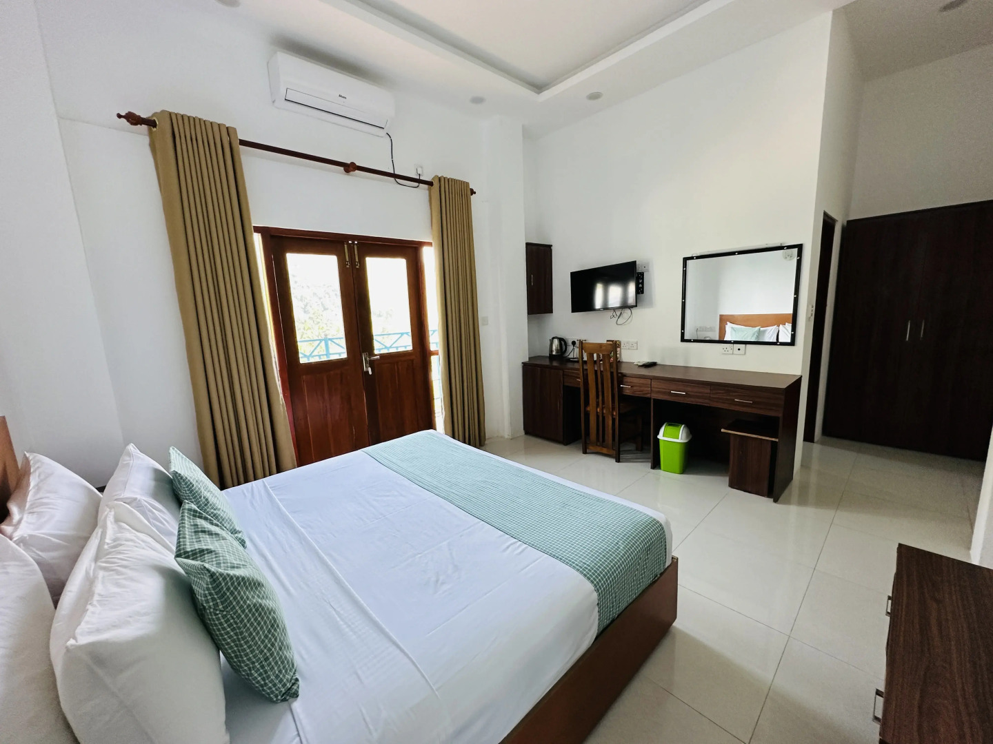 Отель Moi Ella by Dbi