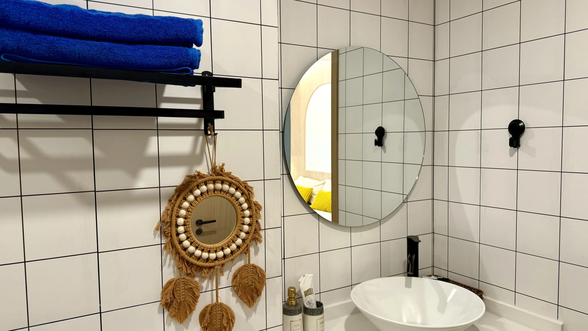 Квартира Просторная однушка у моря с бассейном и WiFi 500 мбит/с