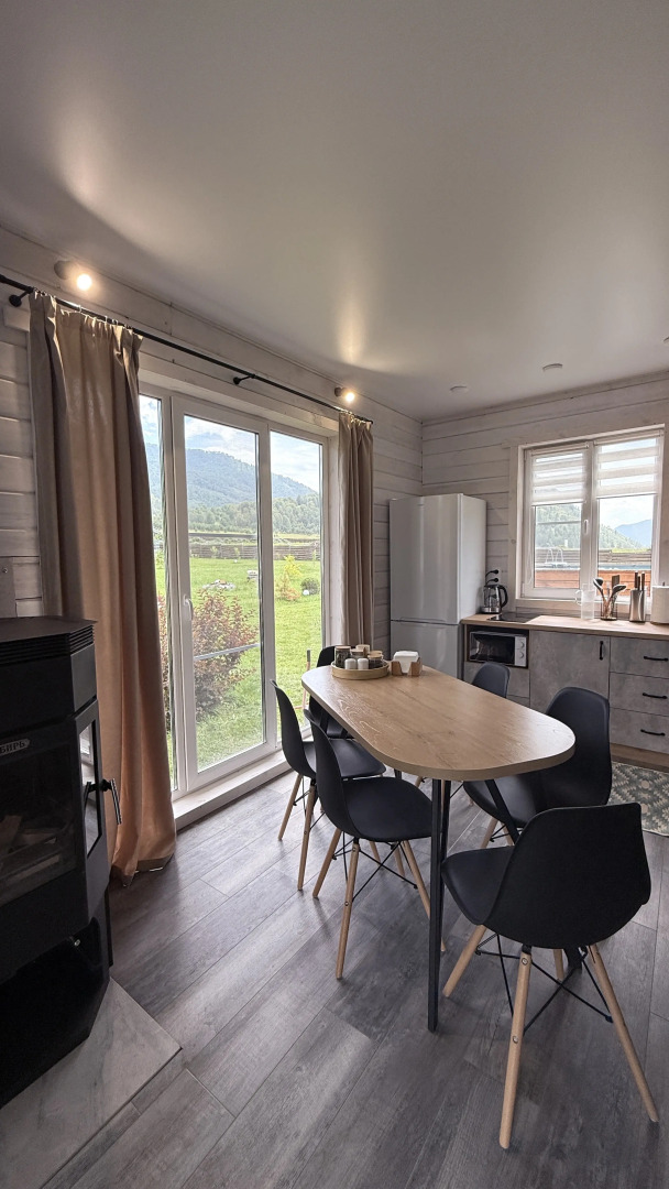 Шале с террасой в горах