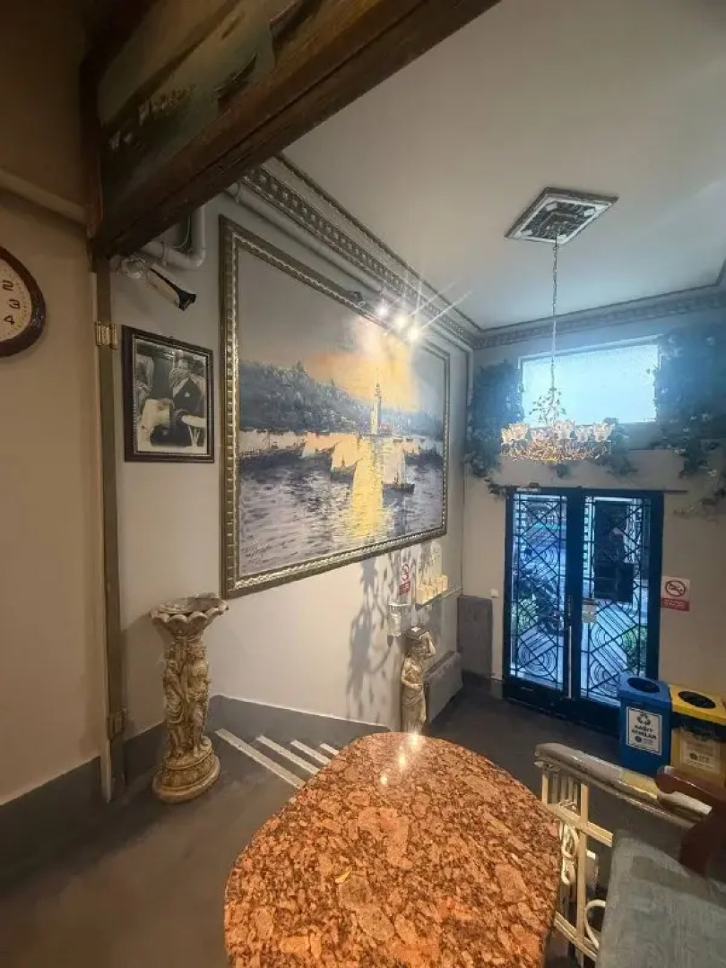 Апартаменты 3BR Flat Old Style 4AC Terrace, Metro