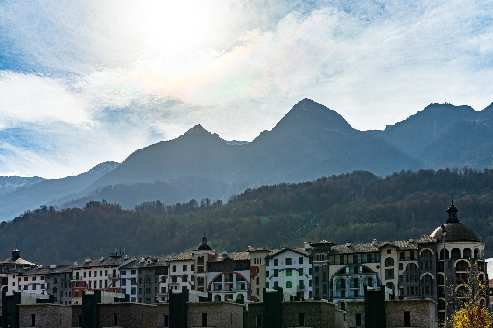 Апартаменты Просторная студия с балконом и видом на горы