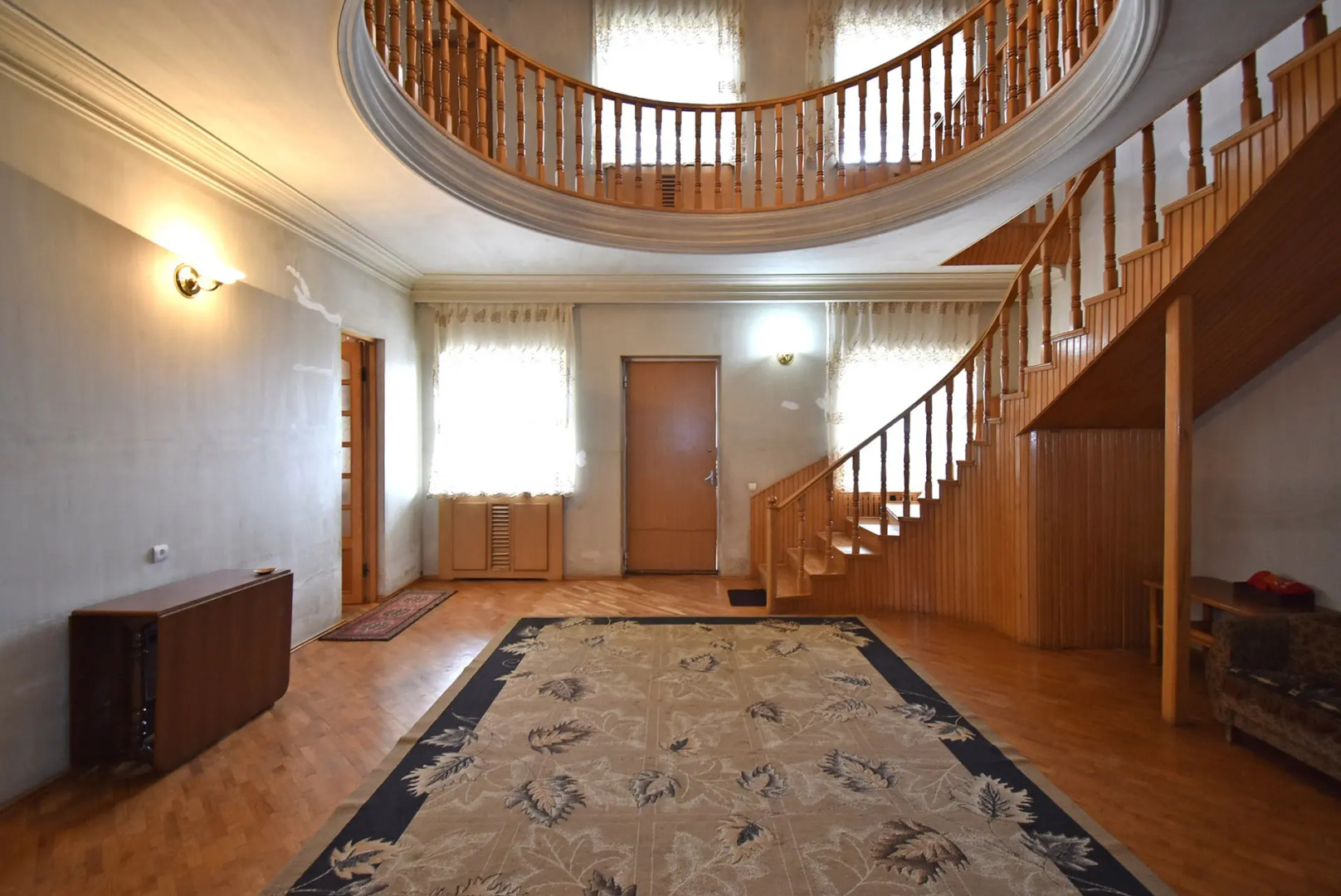 6 комнатный особняк с видом на сад