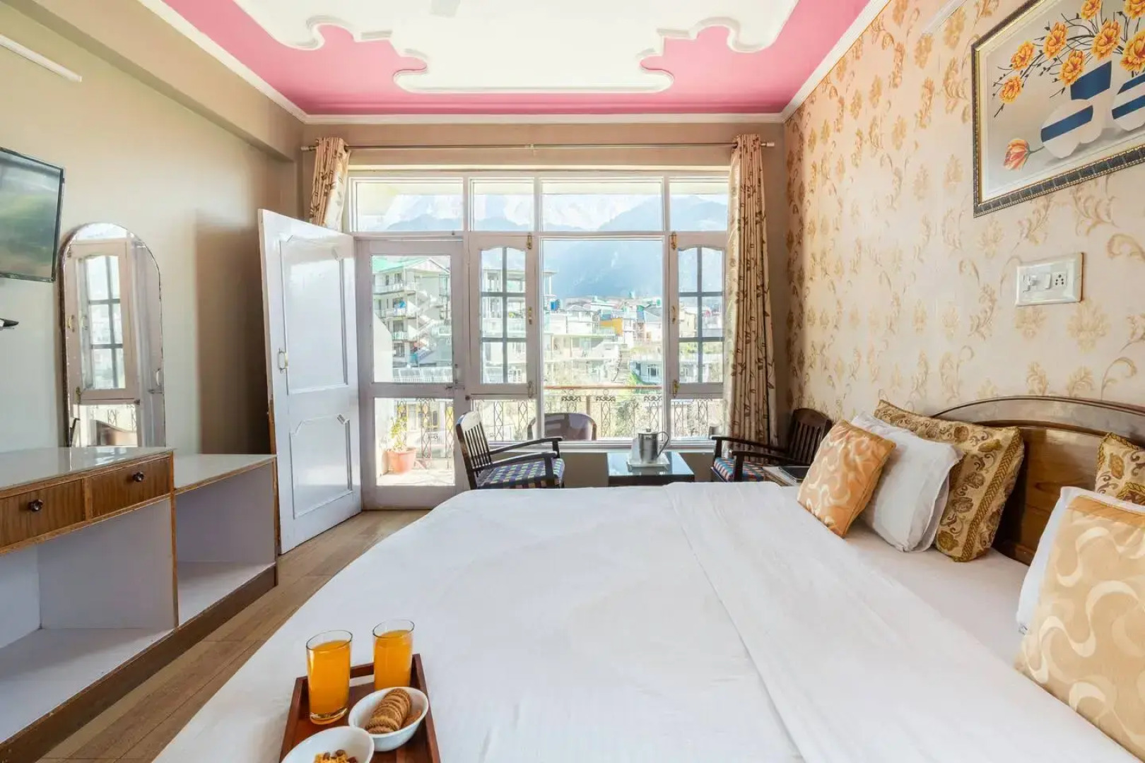 Отель Snow Crest Inn