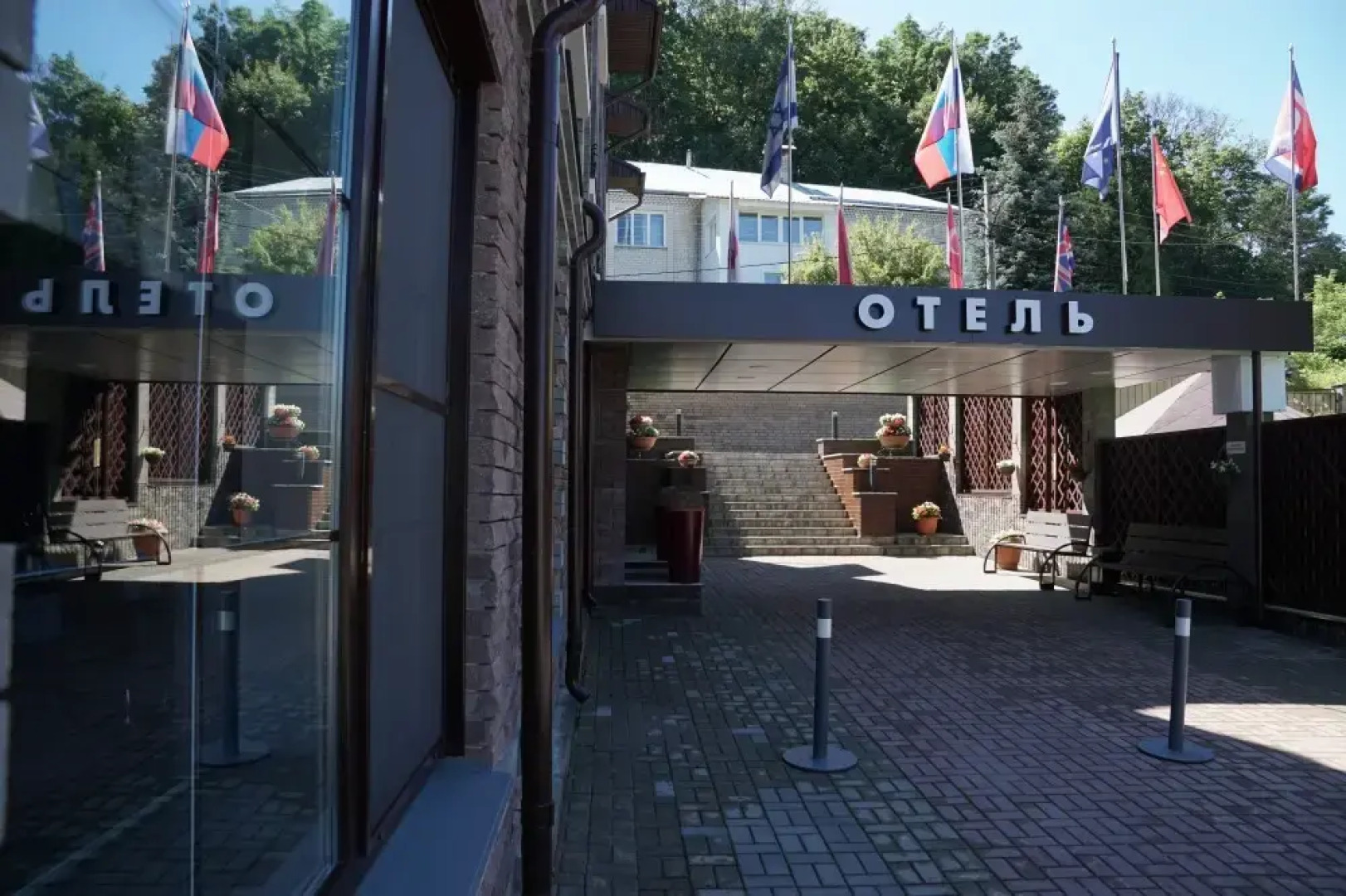 Отель Медведь