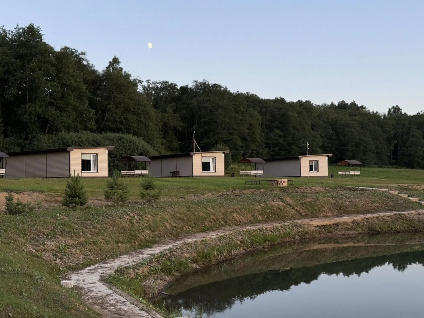 Частный дом в леcу рядом с Вязьмой у peки