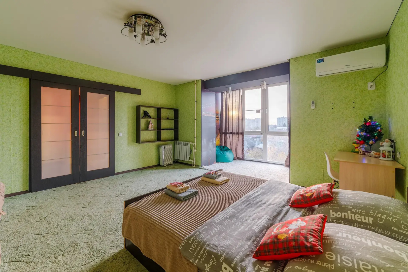 Квартира PrezentHaus на Чичканова 70б