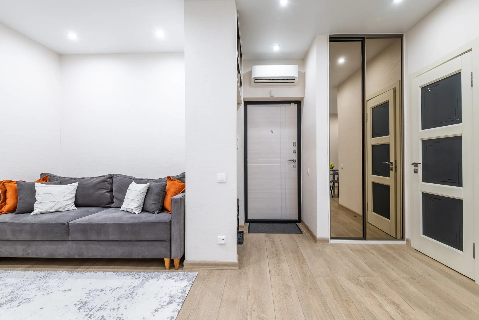 Квартира на сутки Центр Новый дом Кондиционер Wi-Fi Кухня объединена с жилой зоной Отдельная спальня