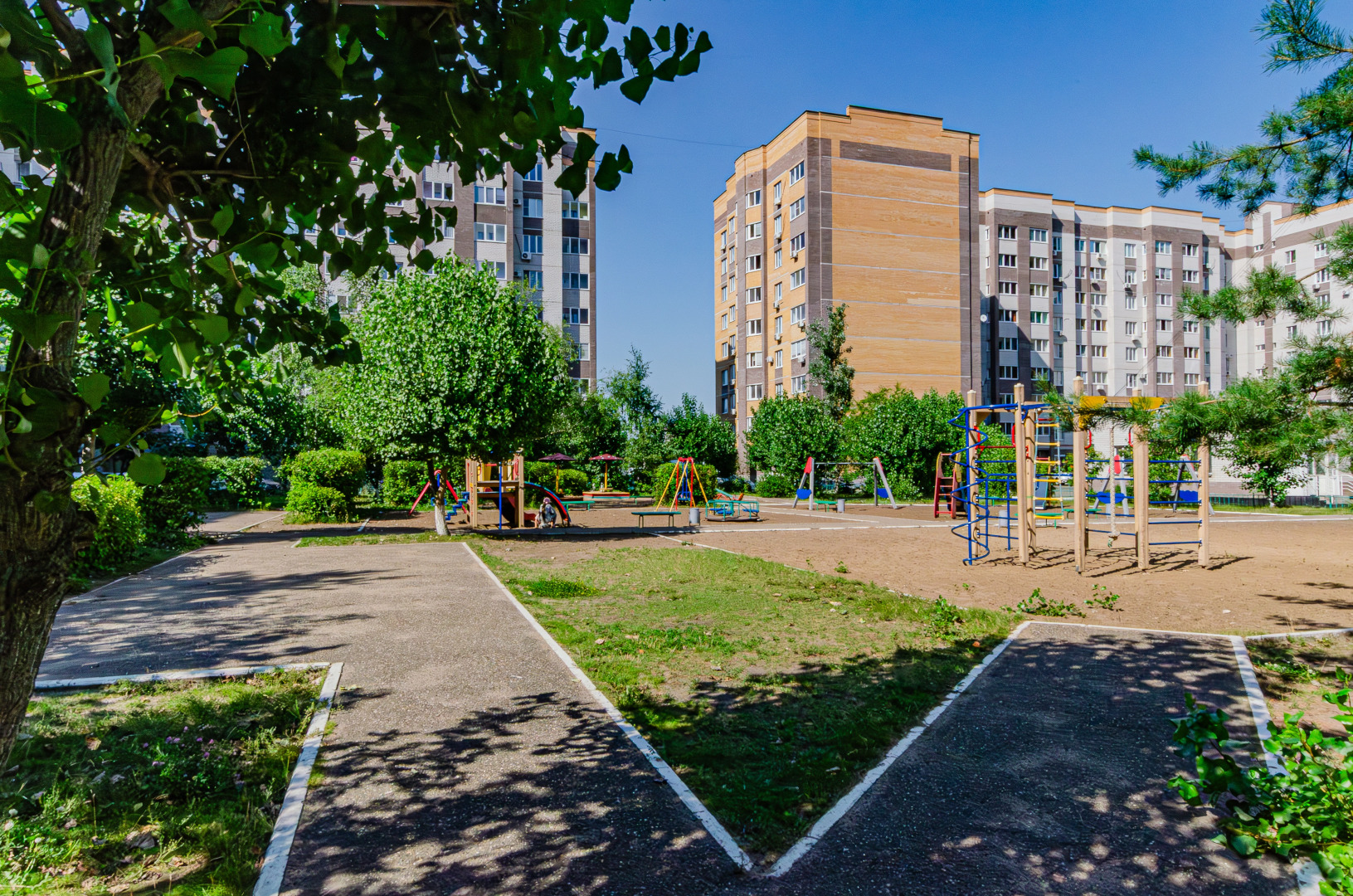 Квартира с Двумя Спальными Рядом с Ривьерой