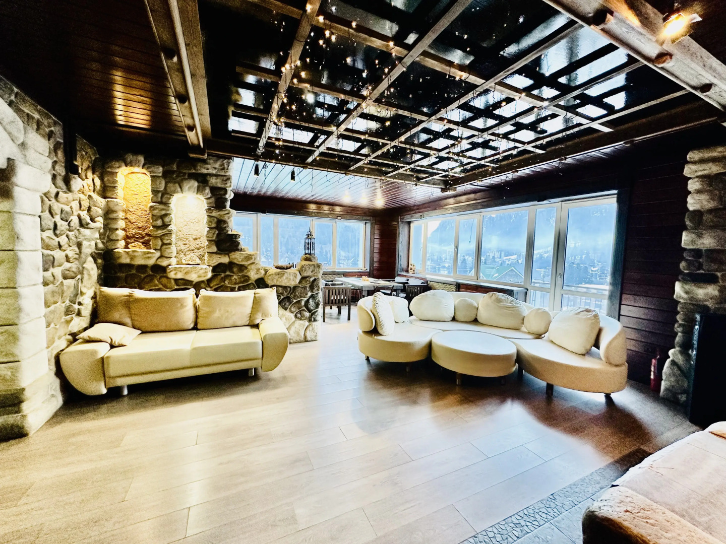 Квартира на Аланской, 25 "Пентхаус"