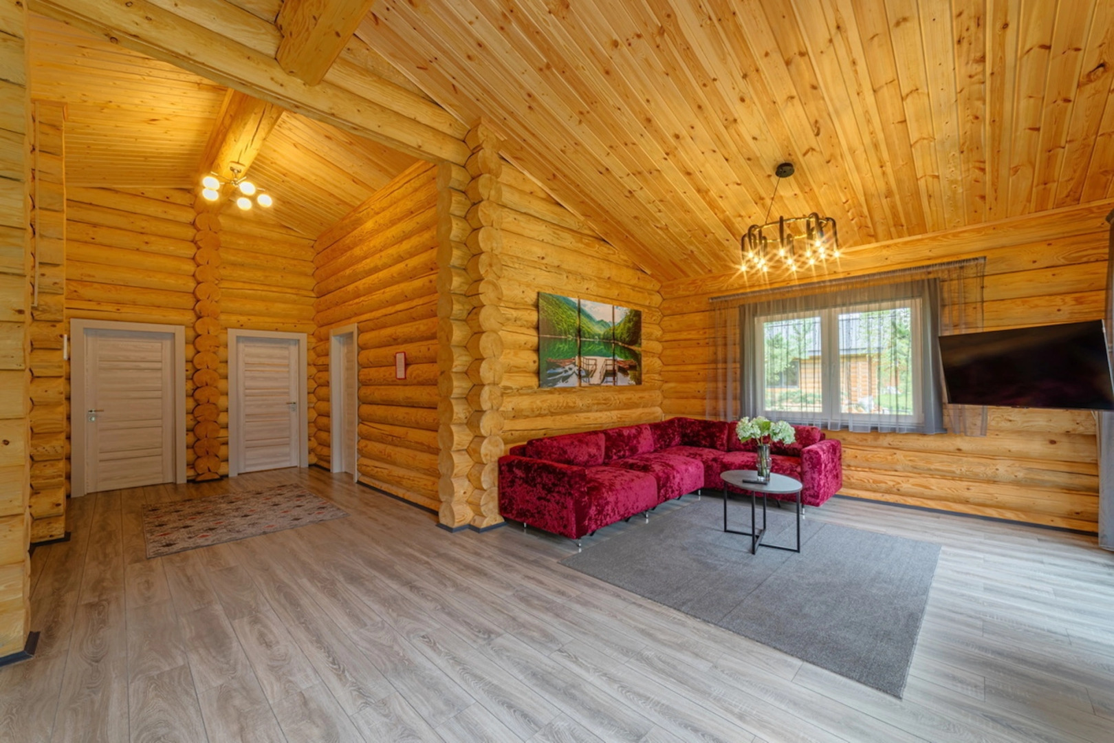 Частный дом в поселке Разливы-1, 8Б