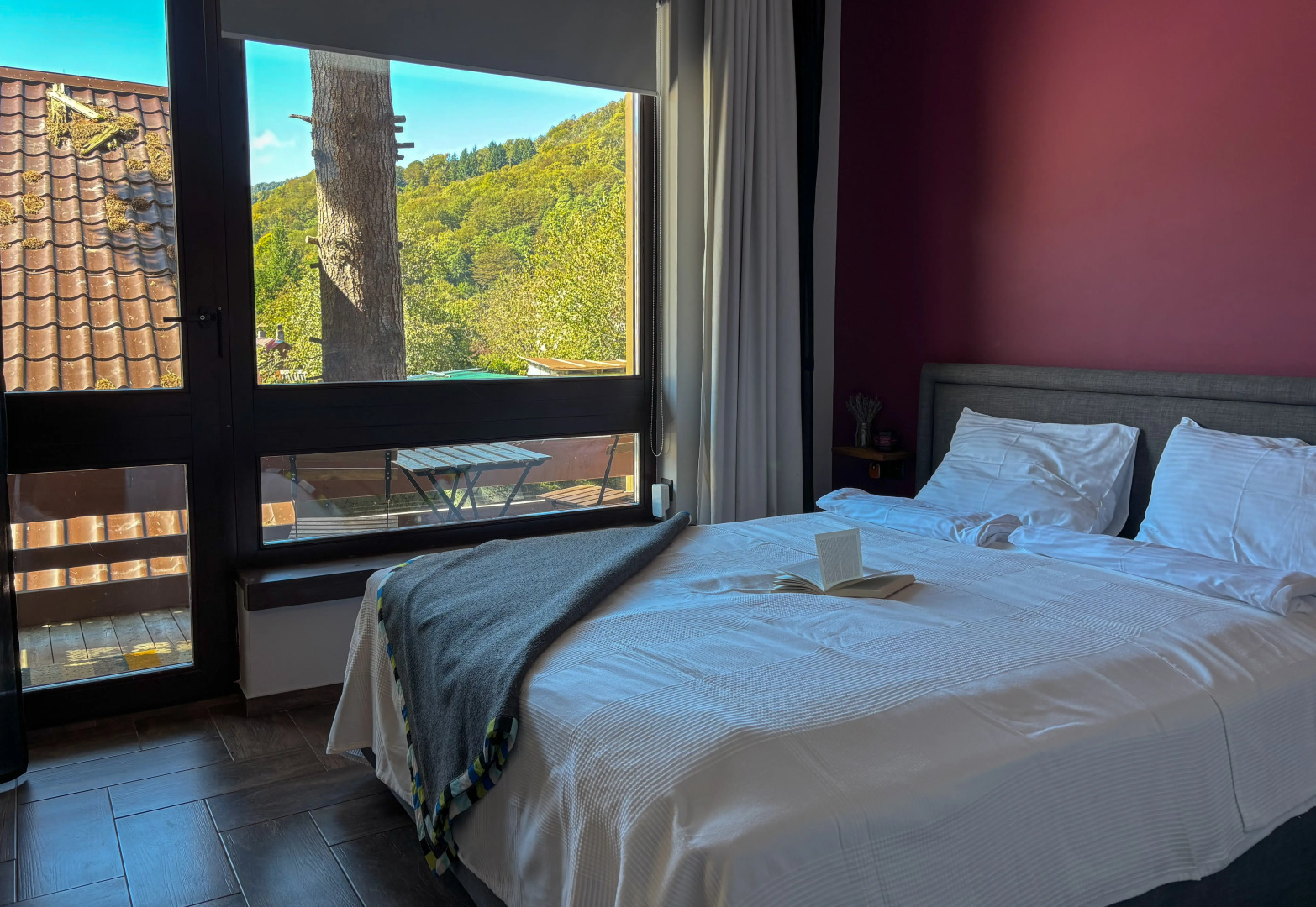 Квартира С отдельной спальней и балконом в центре Поляны