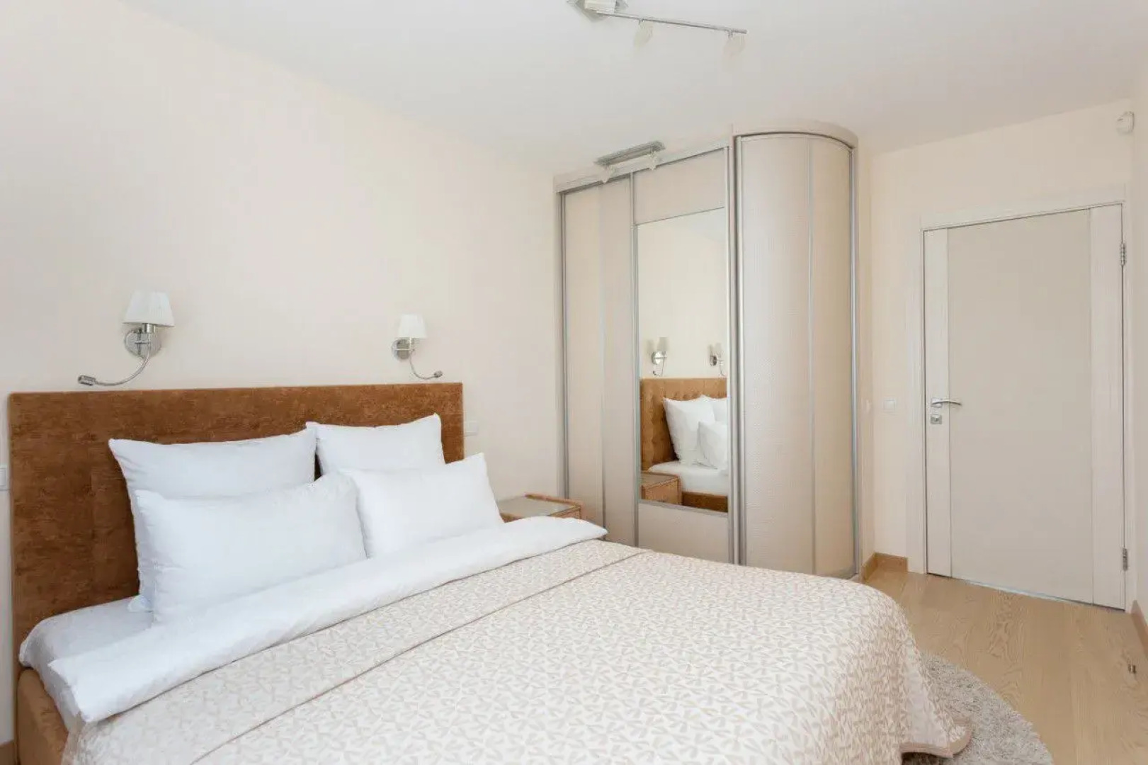 Апартаменты  ТРЕХКОМНАТНЫЕ АПАРТАМЕНТЫ НА НЕМИГЕ