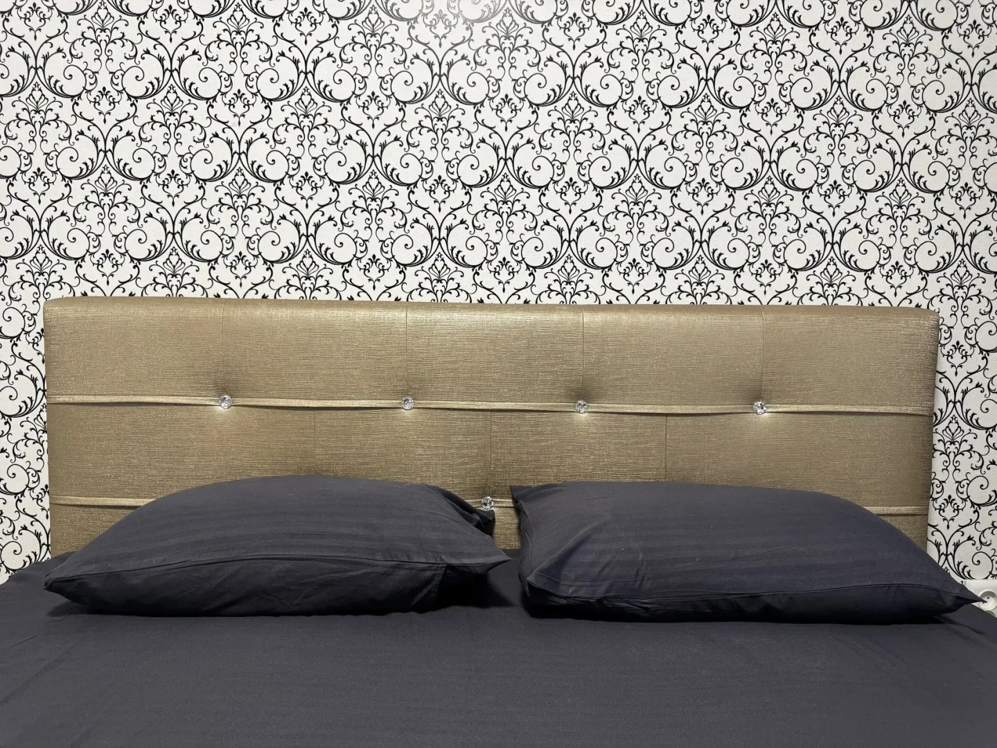 Апартаменты Трехкомнатные на Днепровском бульваре 66