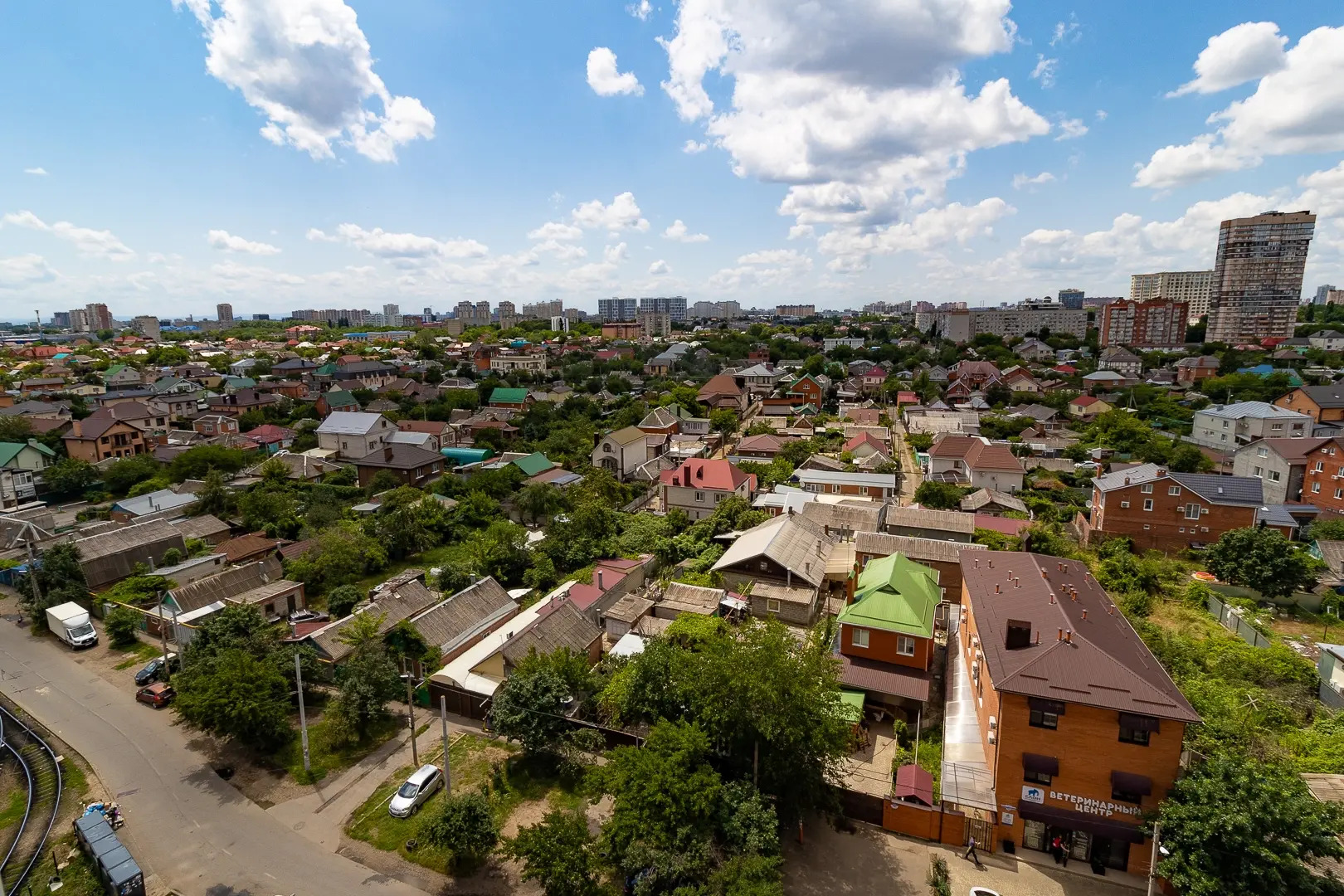 Квартира Просторная двухкомнатная недалеко от парка Галицкого