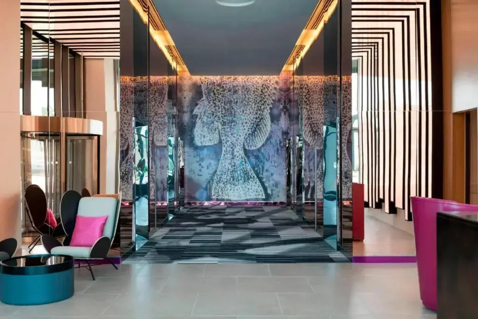 Отель Aloft Dubai Creek