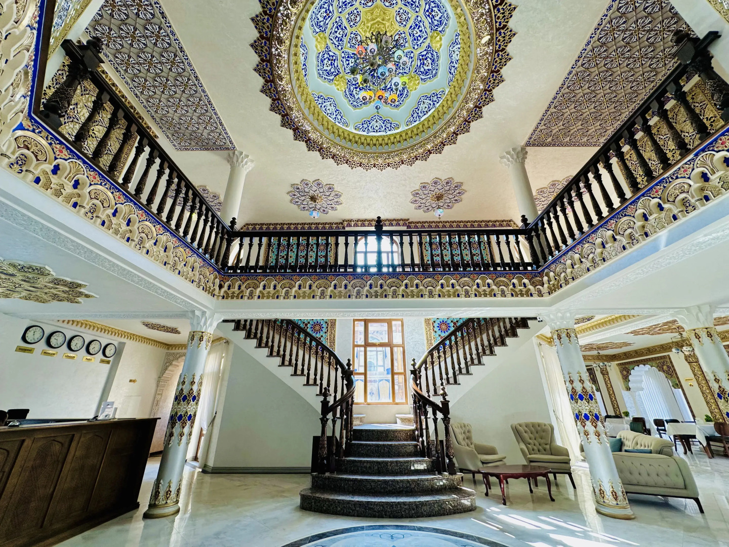 Отель Ayvan Plaza