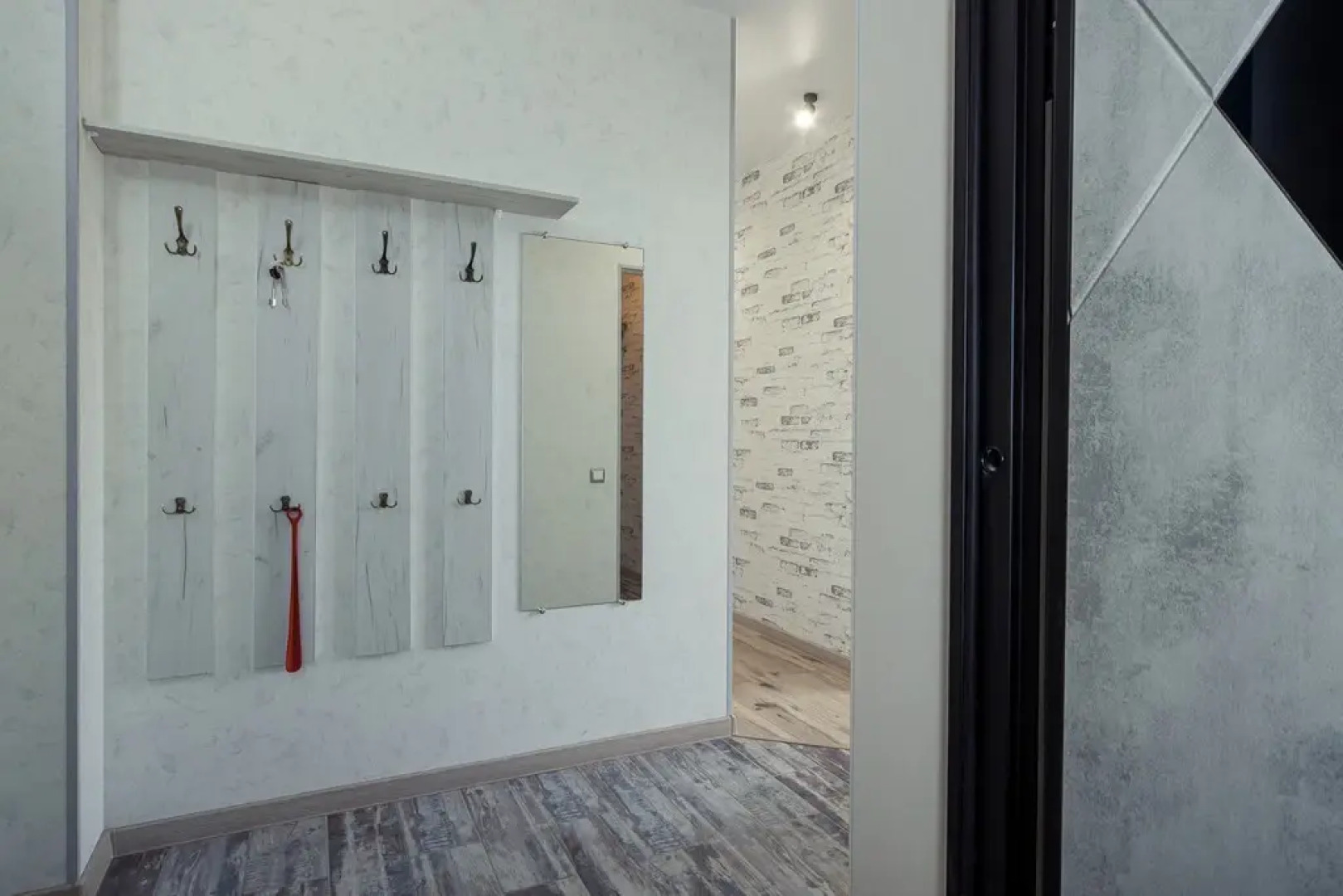 Квартира от компании Хоум Отель на Ново- Садовой  215Б