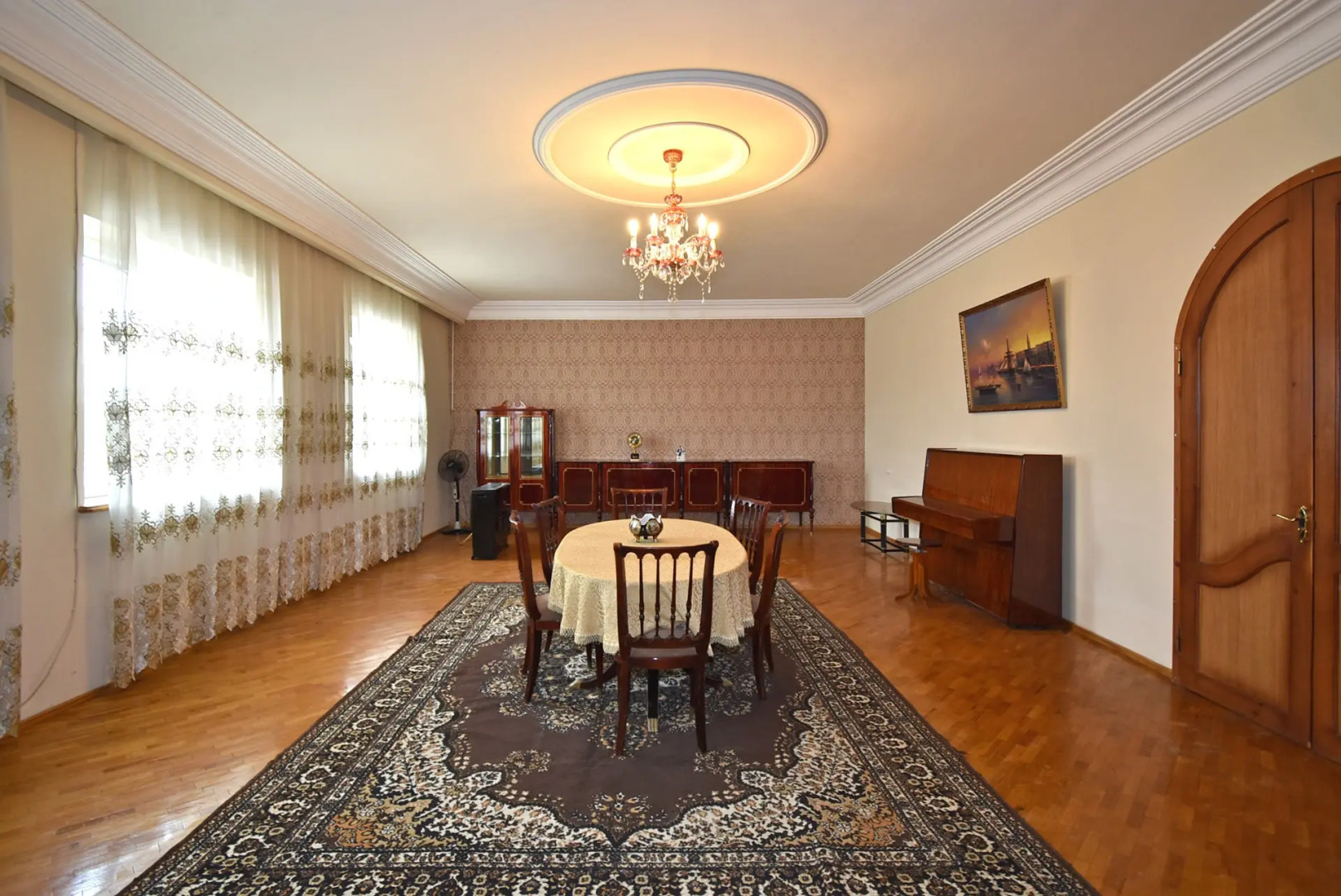 6 комнатный особняк с видом на сад