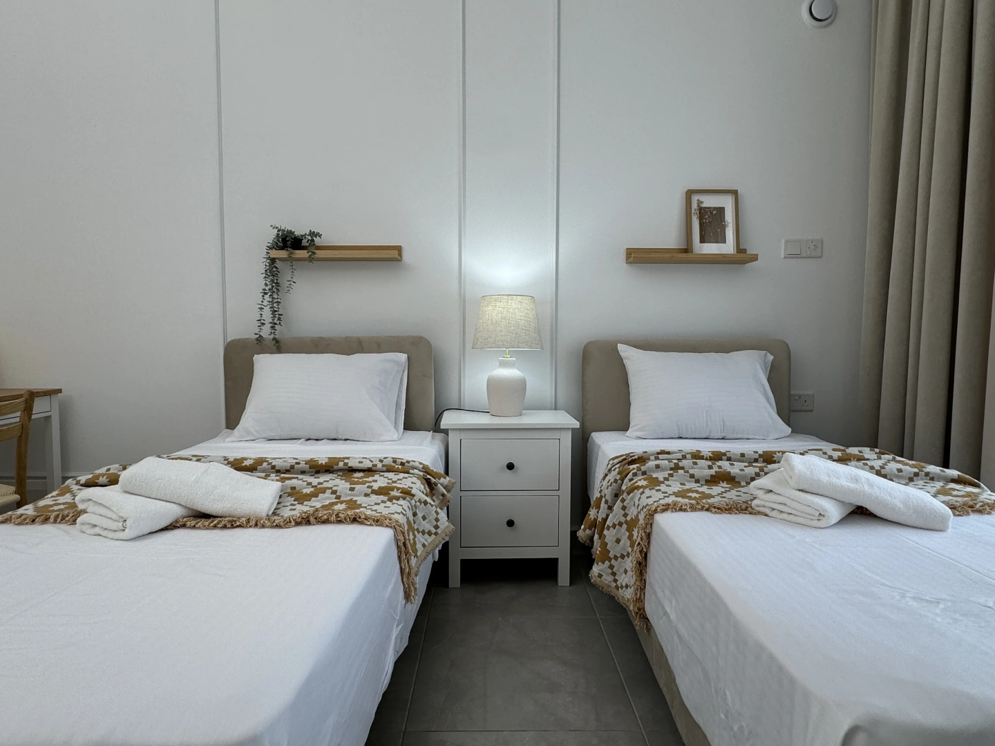 Бунгало Современное бунгало на берегу Средиземного моря