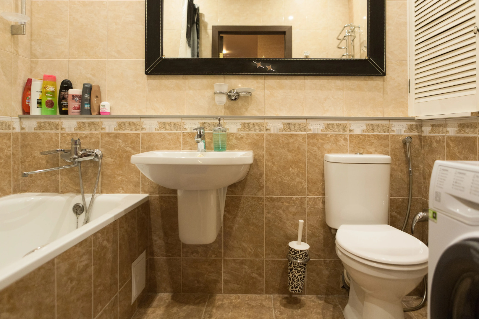 Bulvar 60-Letiya Pobedyi 10 Apartments