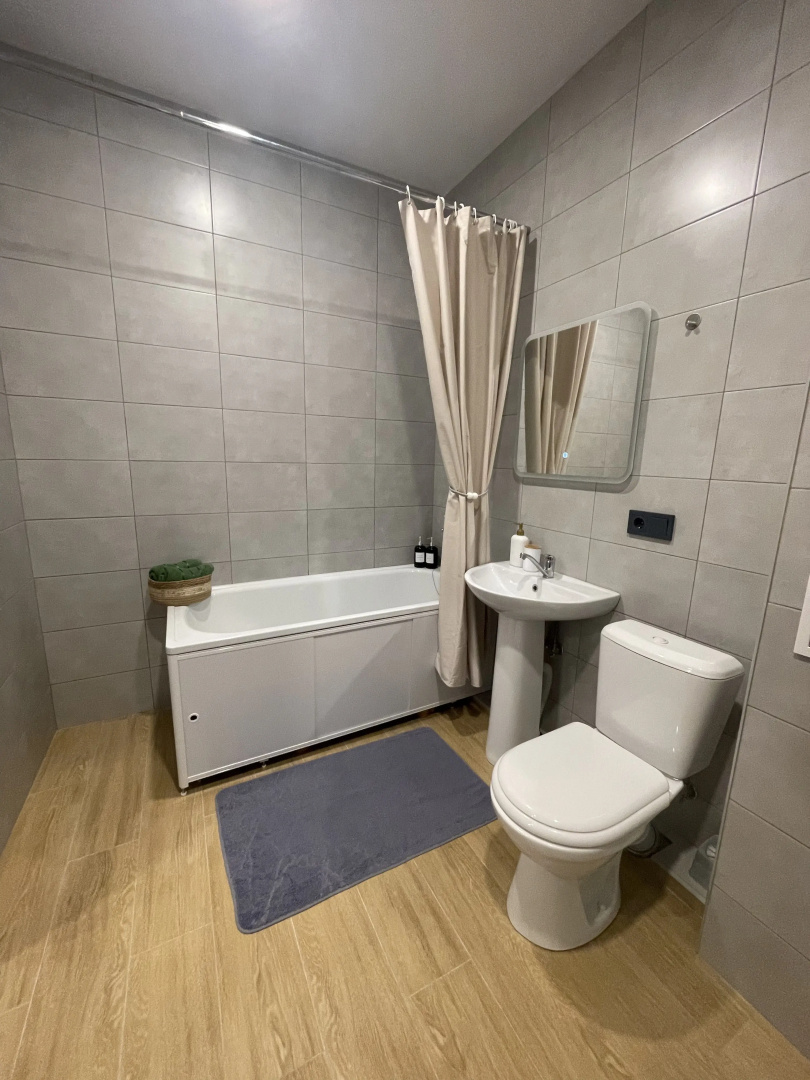 Квартира Просторная на Курсантов Кировцев