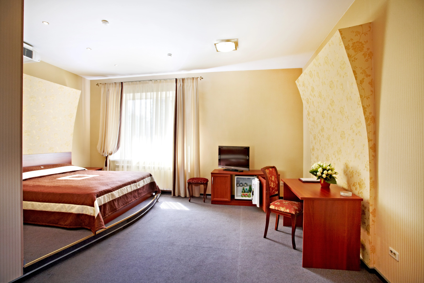 Отель Аврора